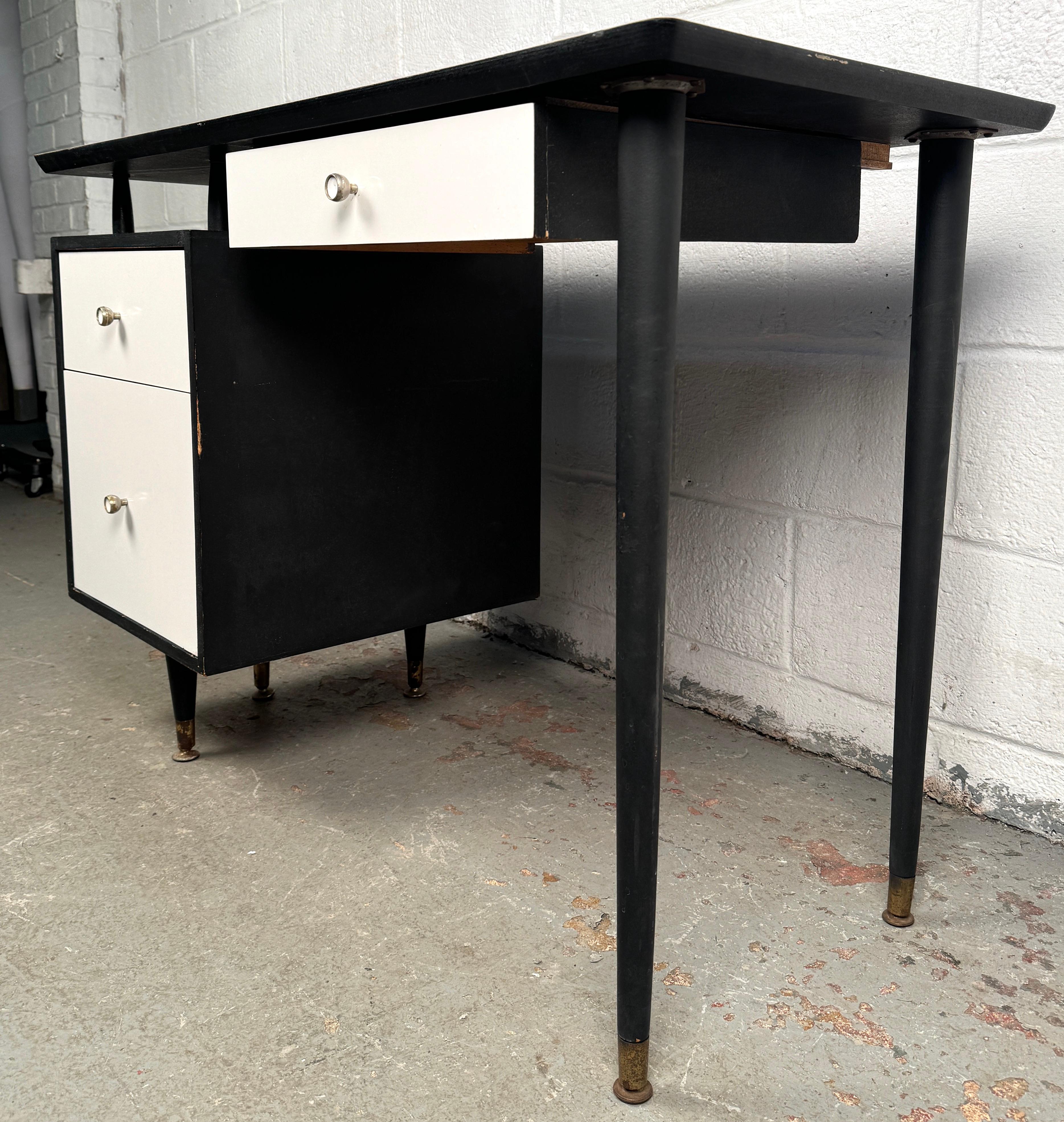Mid-Century Writing Desk by Arden In Good Condition For Sale In Brooklyn, NY