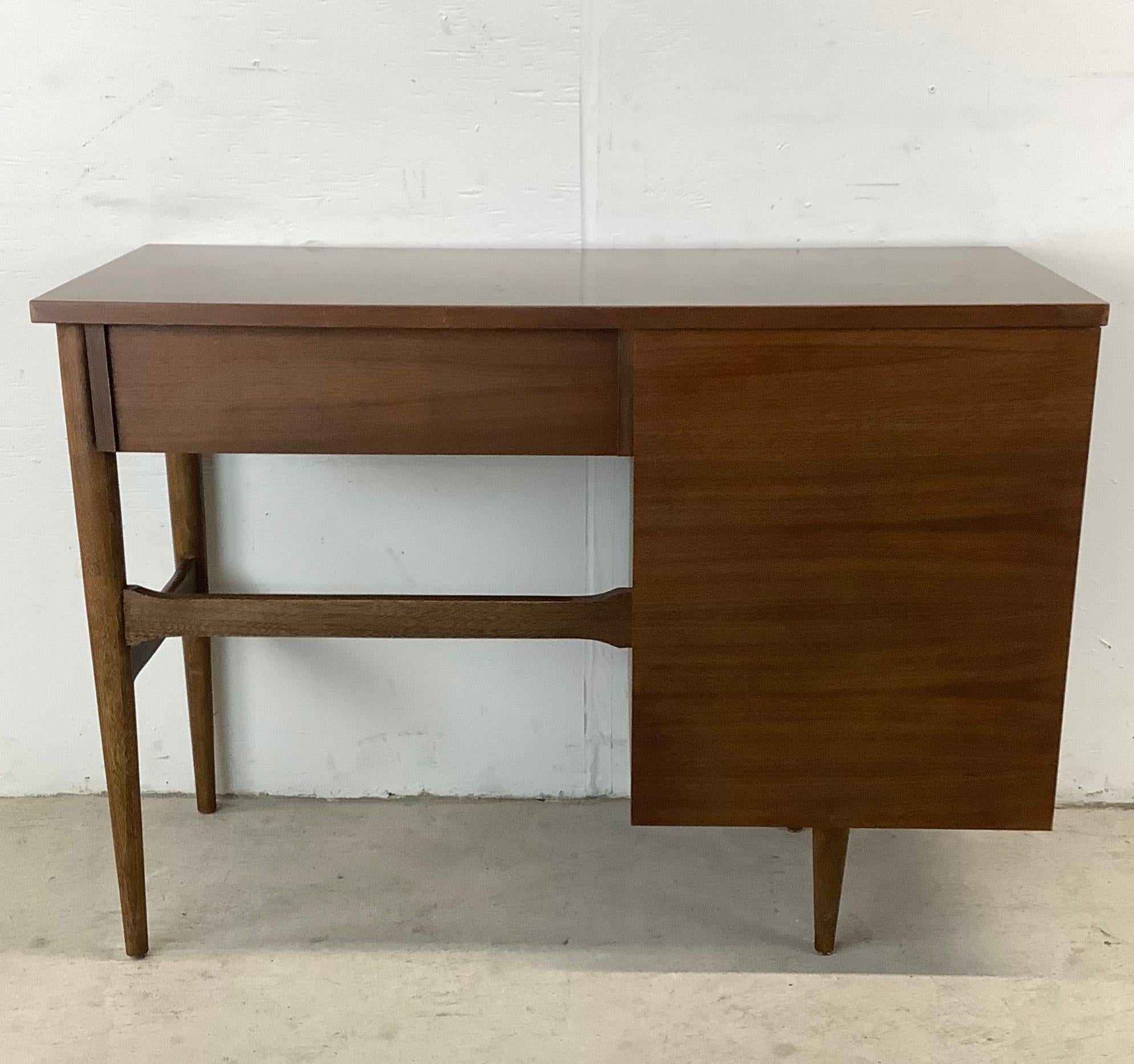 Mid-Century Writing Desk by Basset For Sale 3
