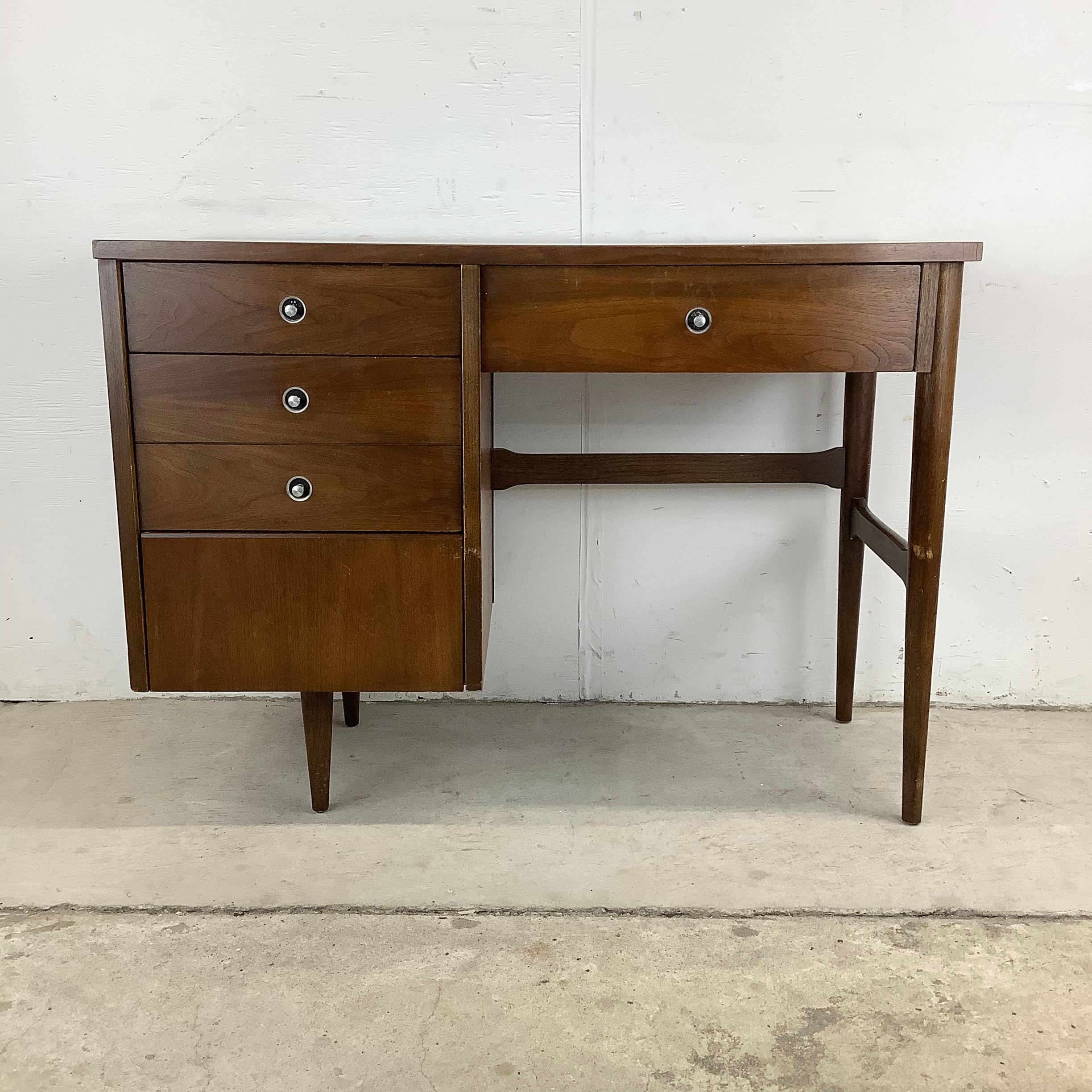 Mid-Century Writing Desk by Basset For Sale 4