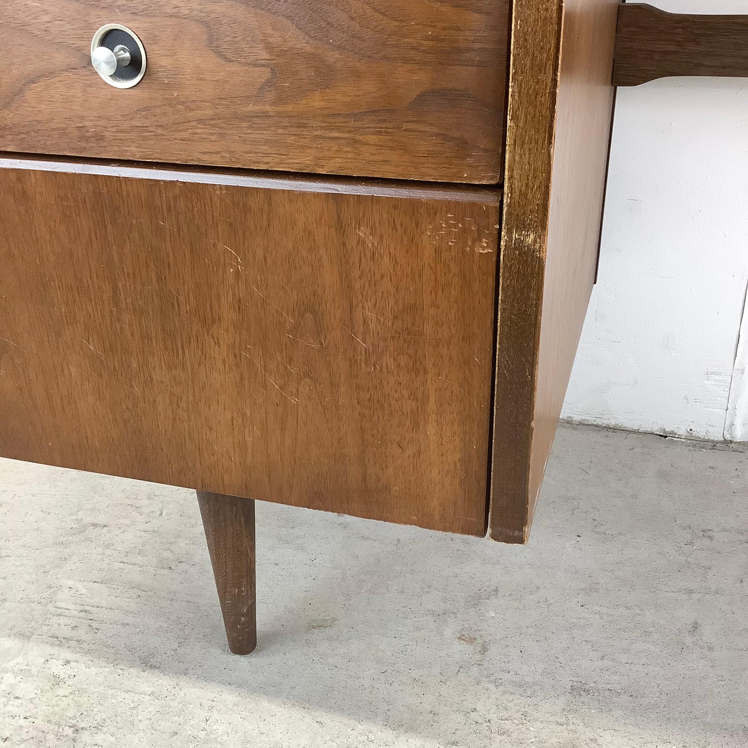 Mid-Century Writing Desk by Basset For Sale 7