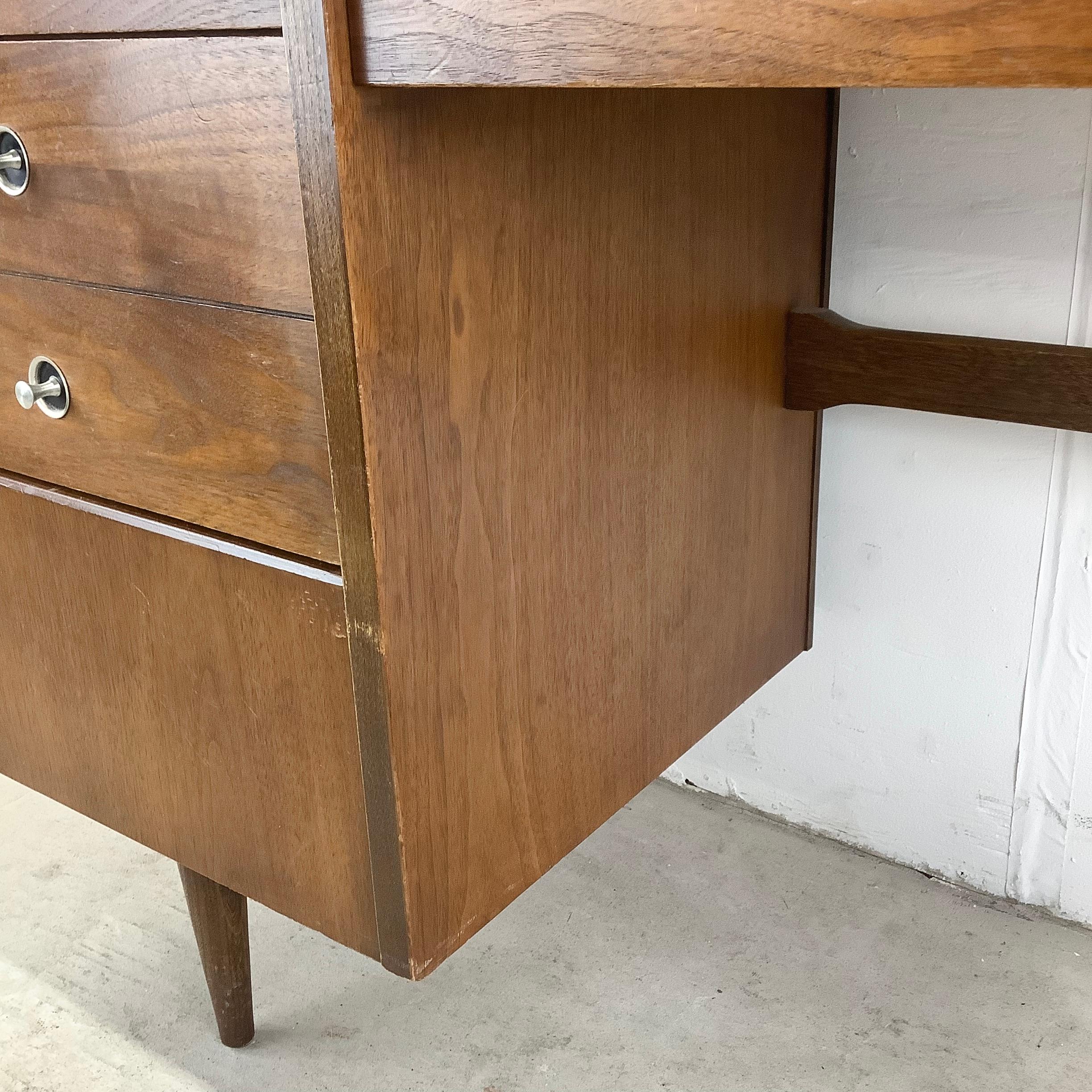 Mid-Century Writing Desk by Basset For Sale 8