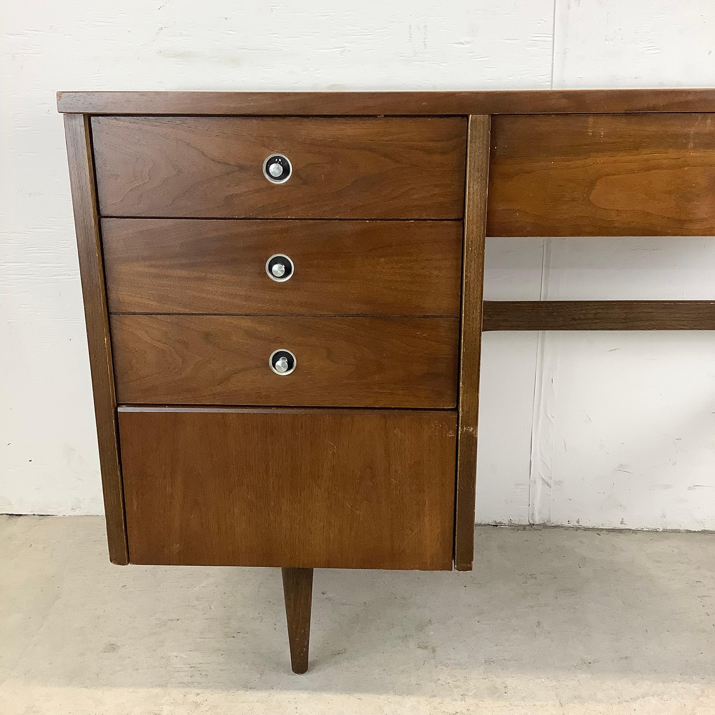 Mid-Century Modern Mid-Century Writing Desk by Basset For Sale