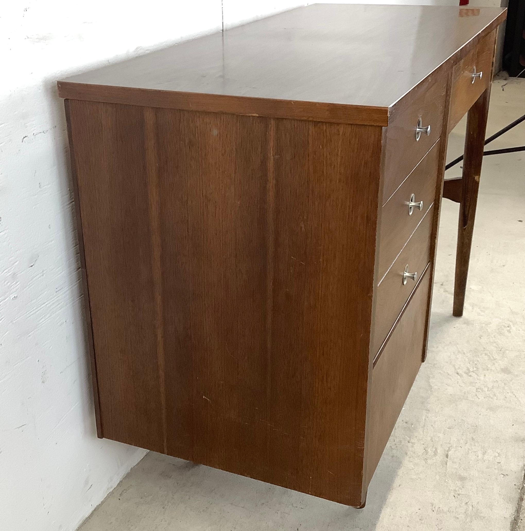 Mid-Century Writing Desk by Basset For Sale 1