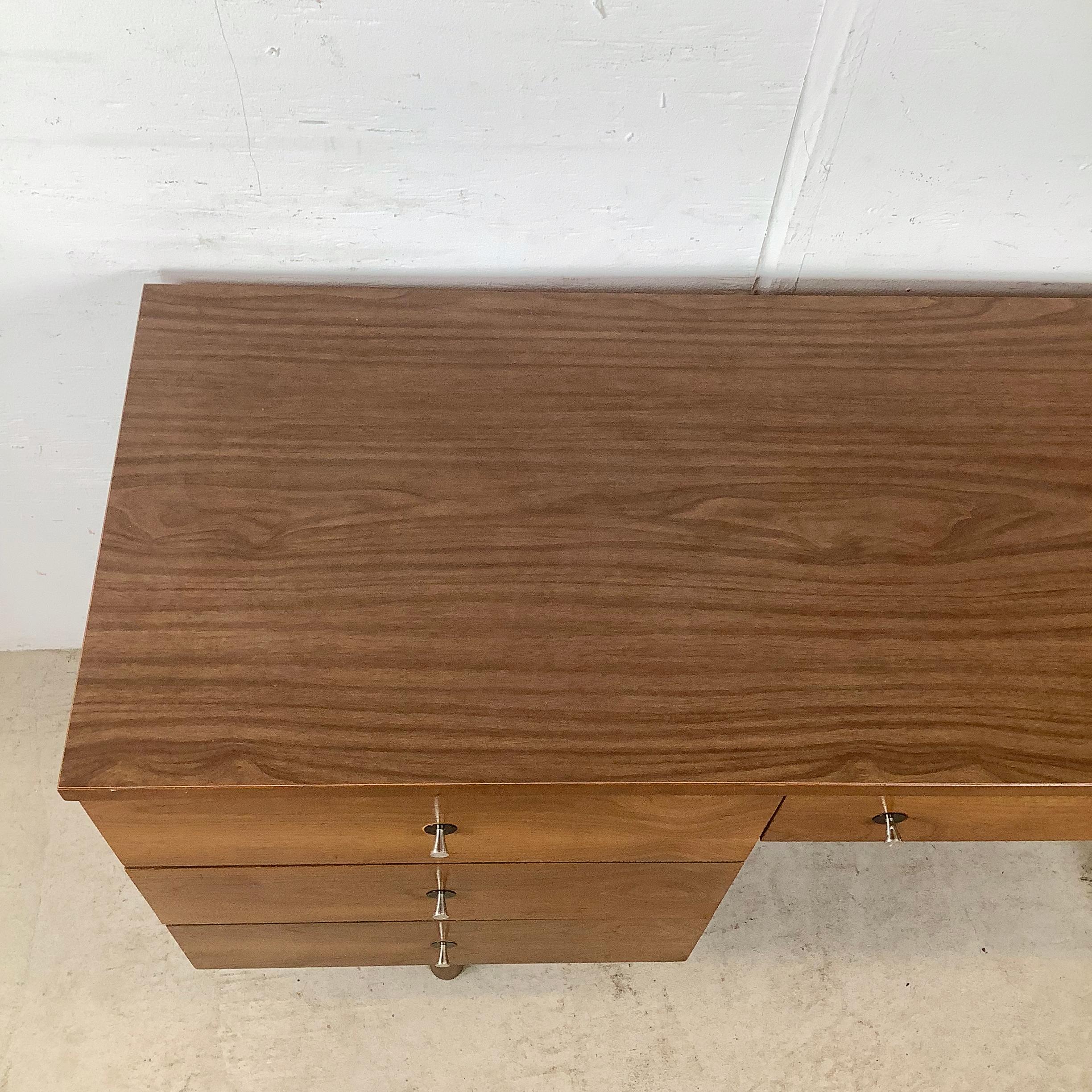 Escritorio de mediados de siglo by Stanley en Bueno estado para la venta en Trenton, NJ