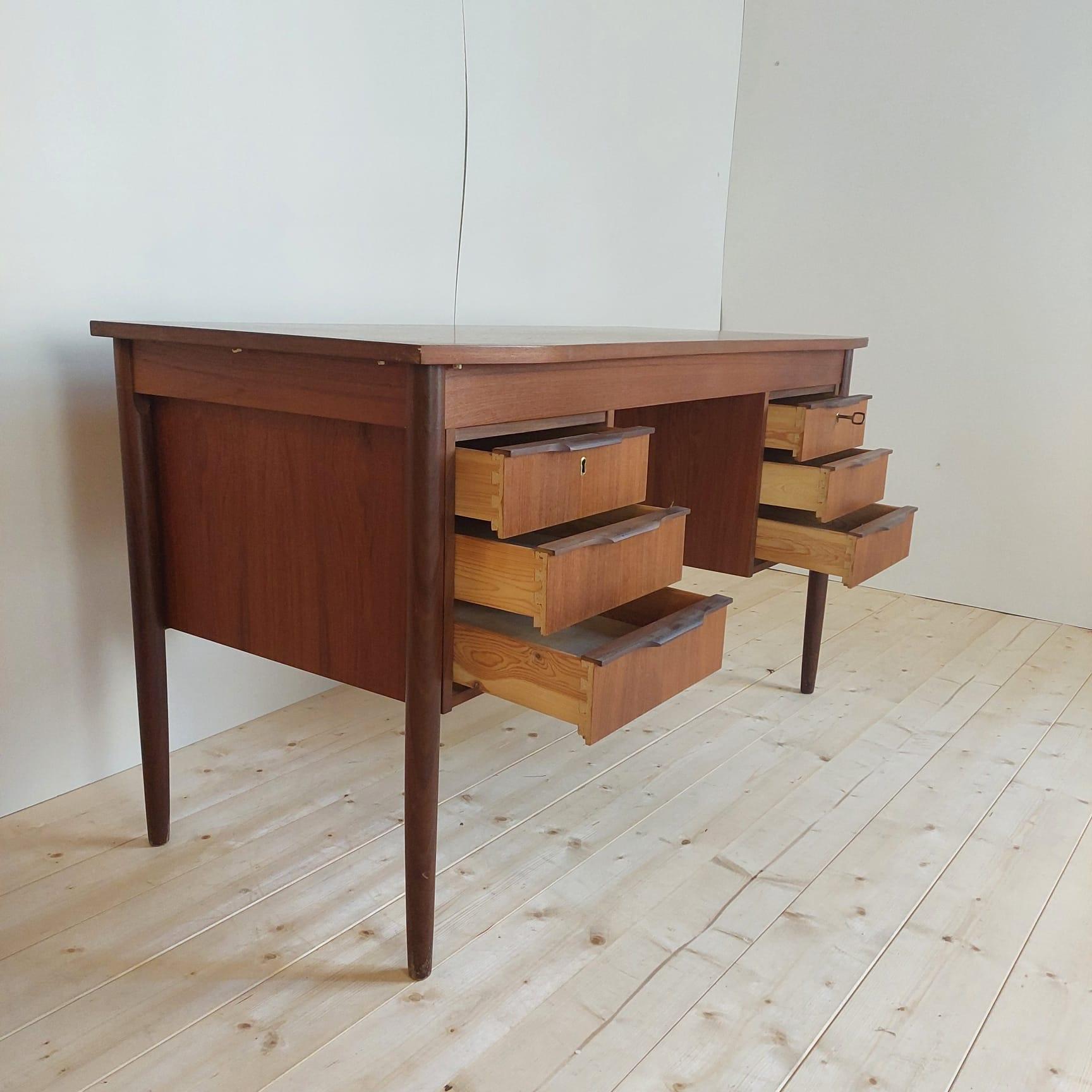 Danish Mid-century writing desk in teak, Denmark 1960s in vendita