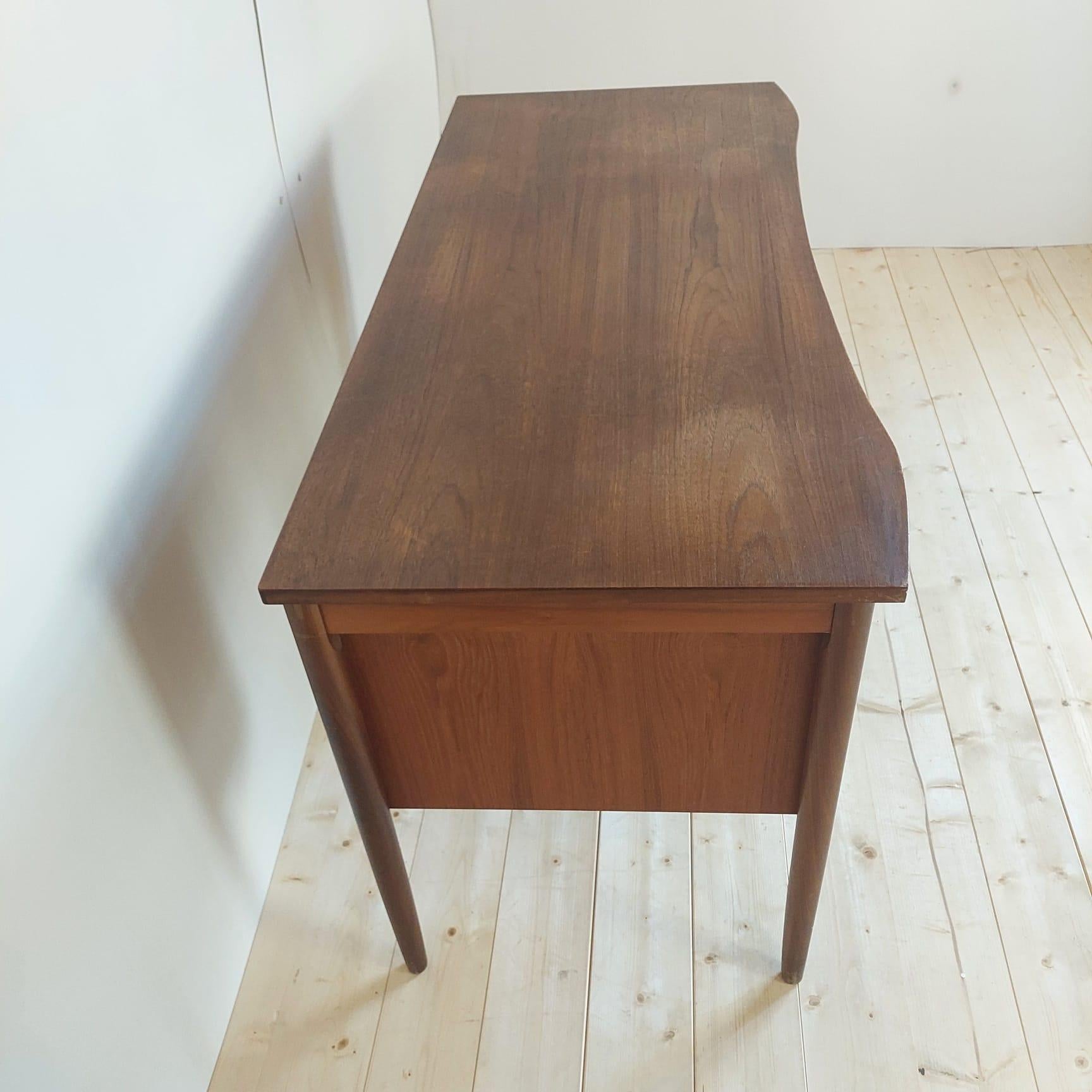 Mid-century writing desk in teak, Denmark 1960s in vendita 1