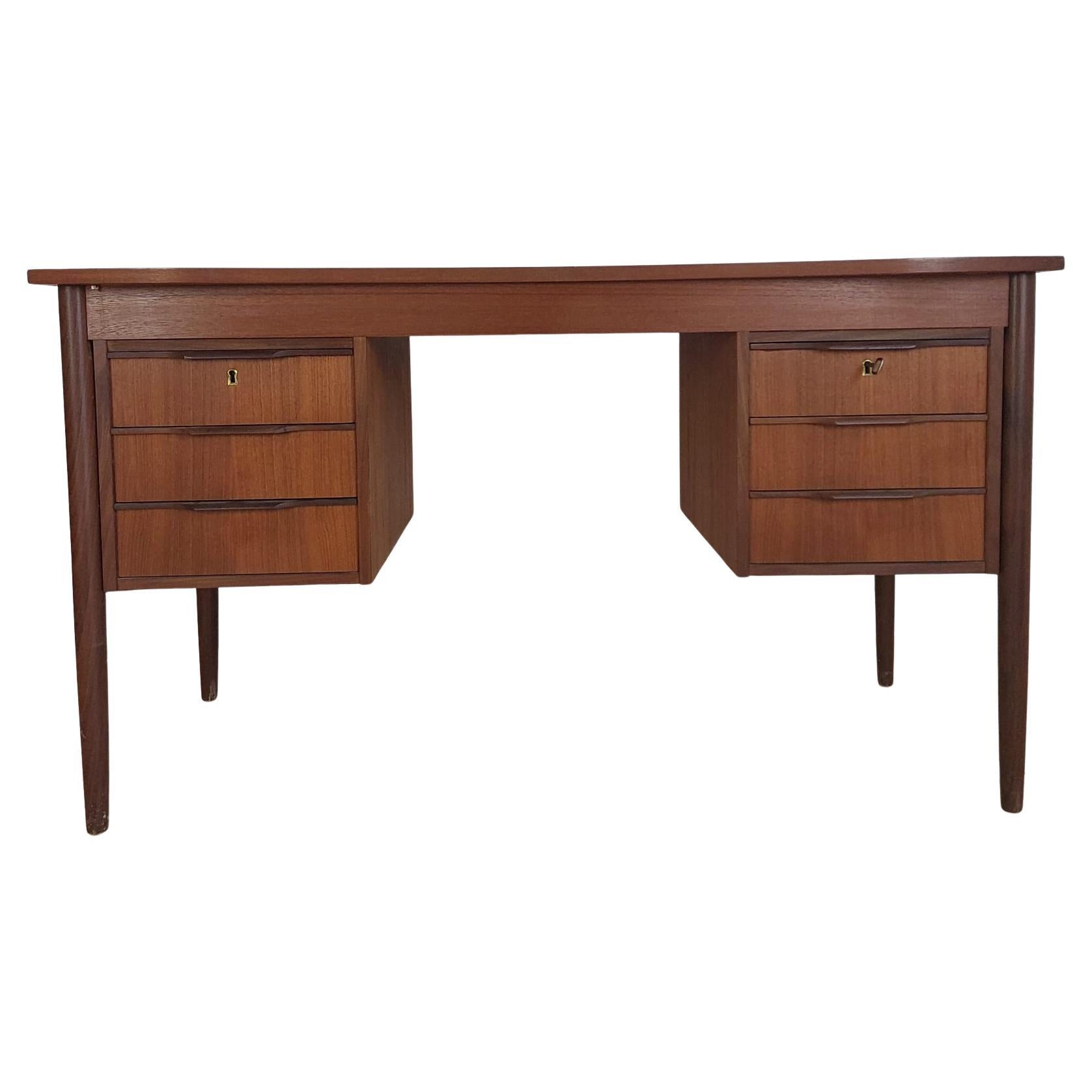 Bureau du milieu du siècle en teck, Danemark années 1960