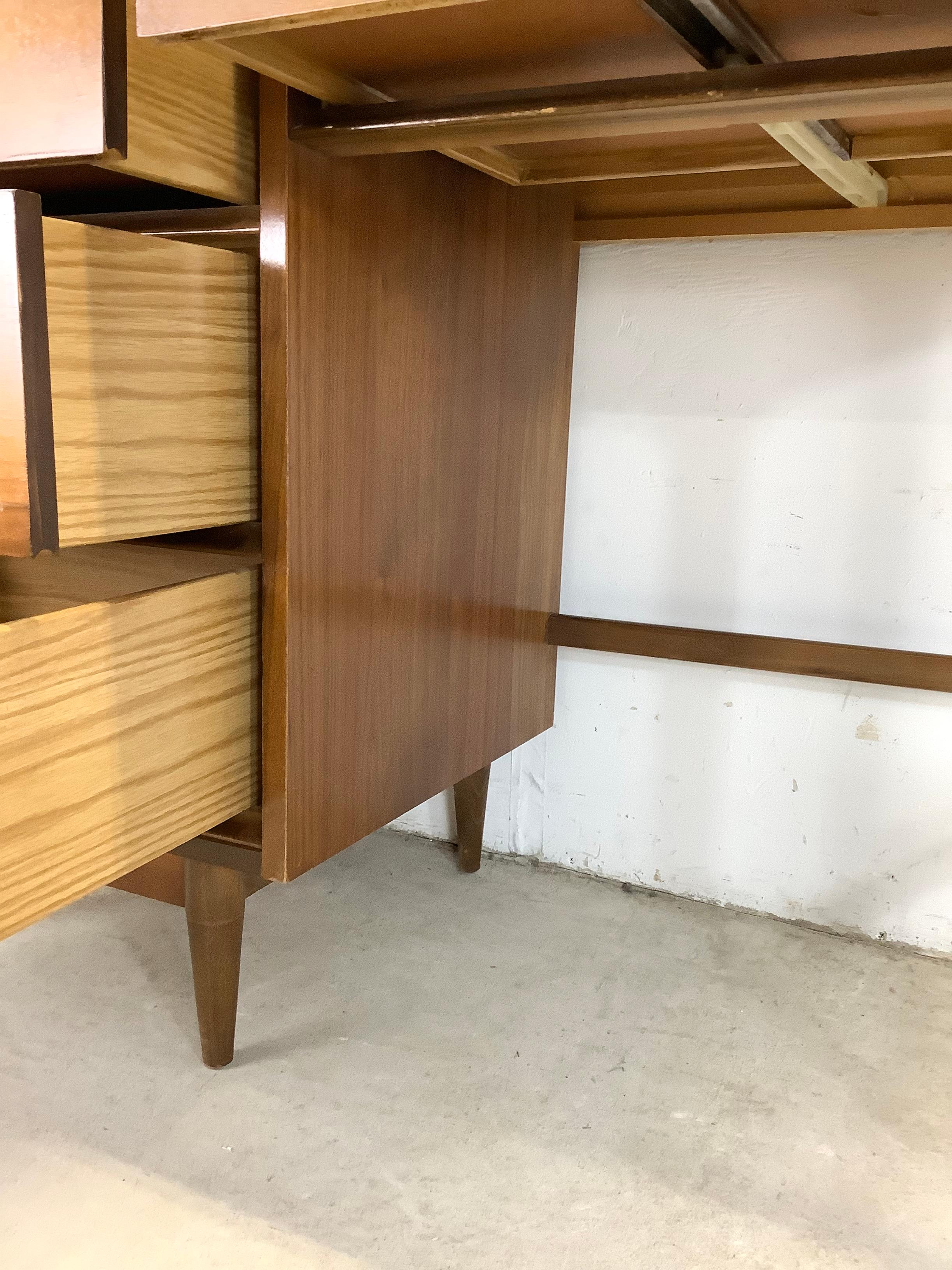 Mid-Century Writing Desk With Shelf Topper In Good Condition In Trenton, NJ
