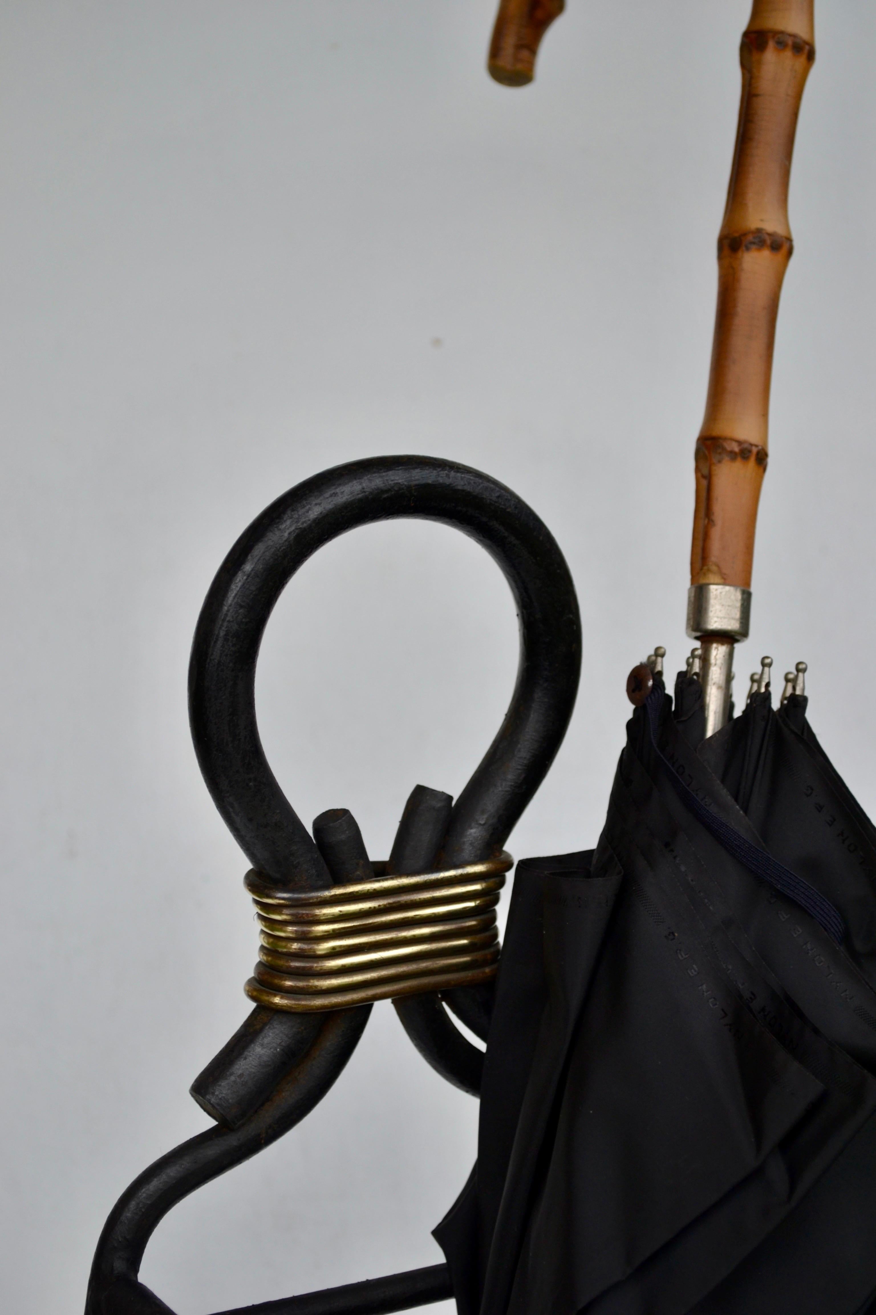Mid-Century Wrought Iron and Brass Umbrella Stand, France, 1950s Bon état - En vente à SOTTEVILLE-LÈS-ROUEN, FR