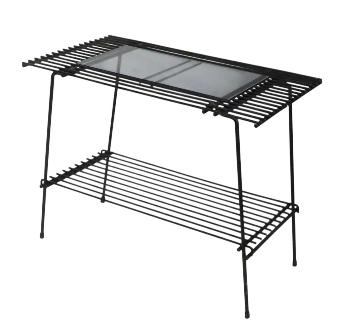 Table d'appoint en verre et fer forgé du milieu du siècle Support pour plantes en vente 5