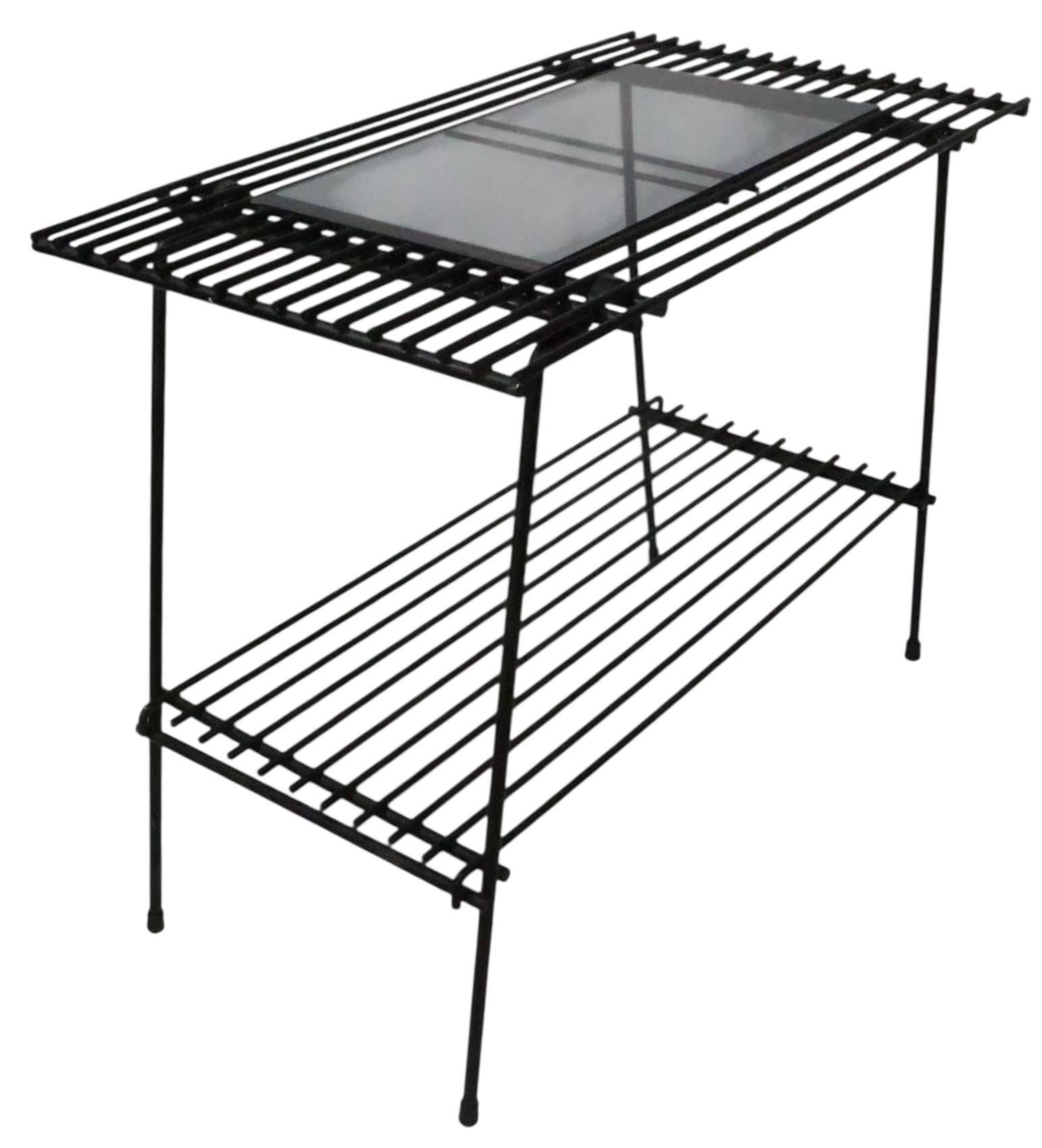 Table d'appoint en verre et fer forgé du milieu du siècle Support pour plantes en vente 6
