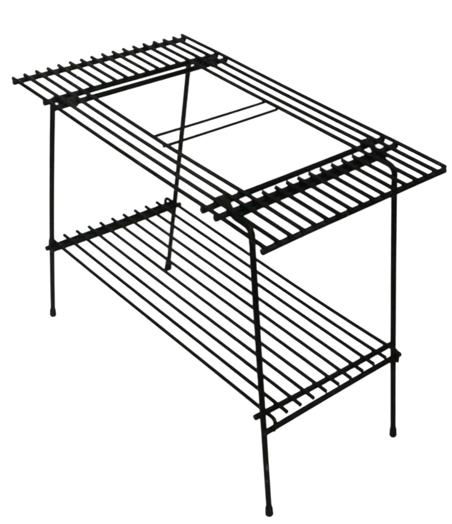 Table d'appoint en verre et fer forgé du milieu du siècle Support pour plantes en vente 12