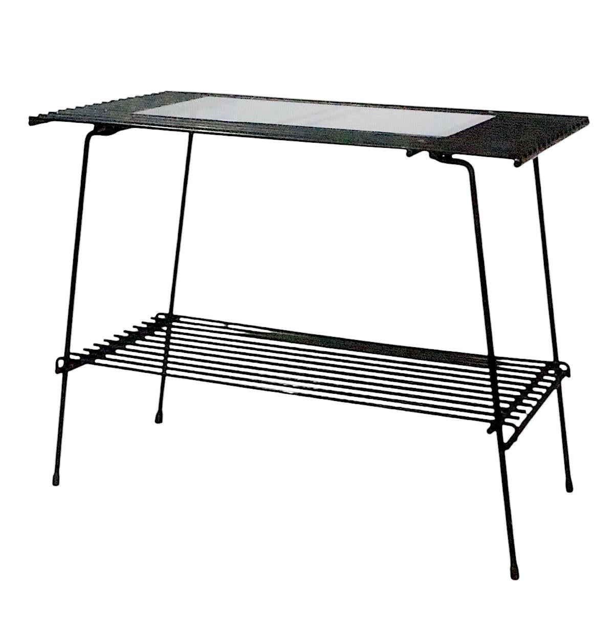Table d'appoint en verre et fer forgé du milieu du siècle Support pour plantes en vente 1