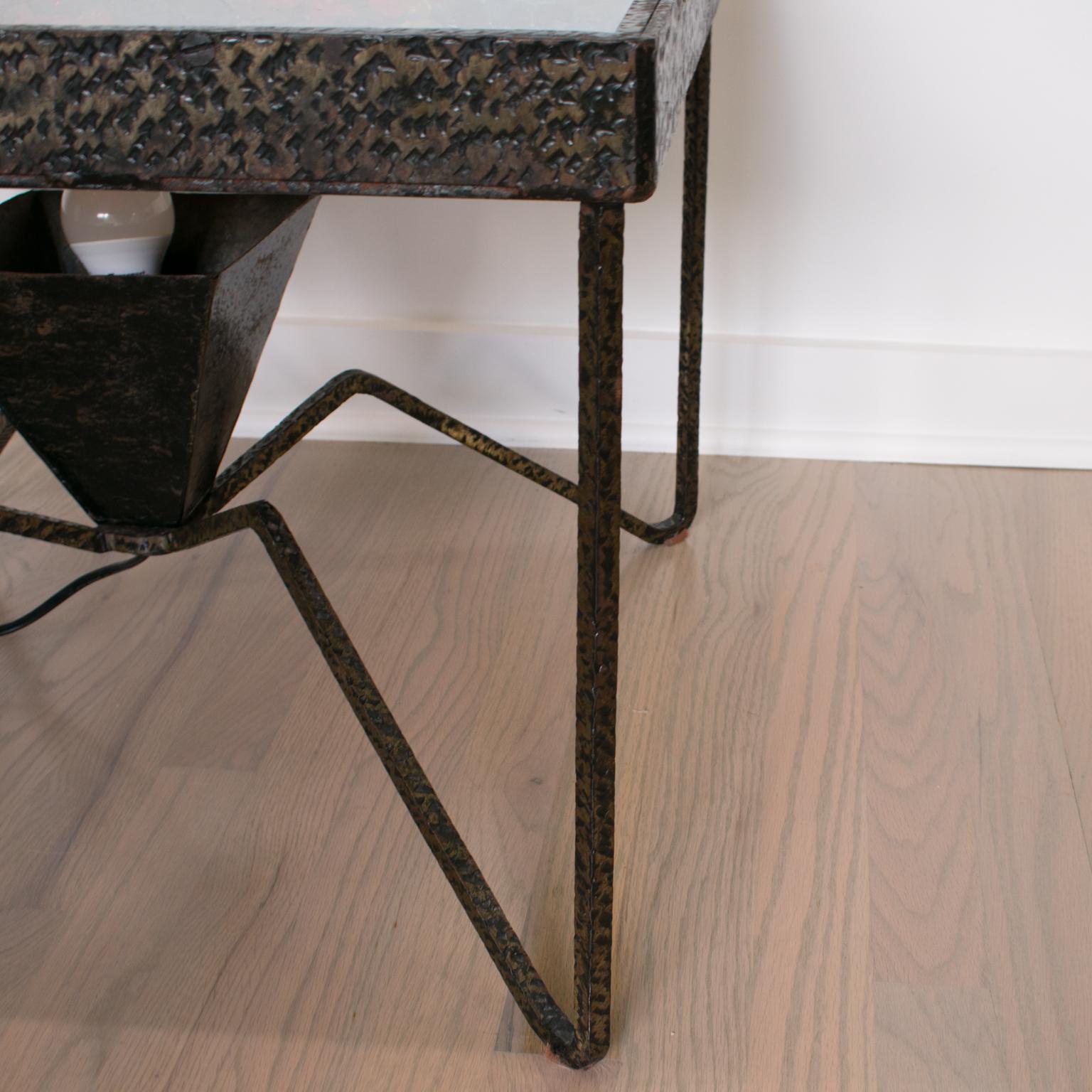 Table moderniste en fer forgé et mosaïque Bon état - En vente à Atlanta, GA