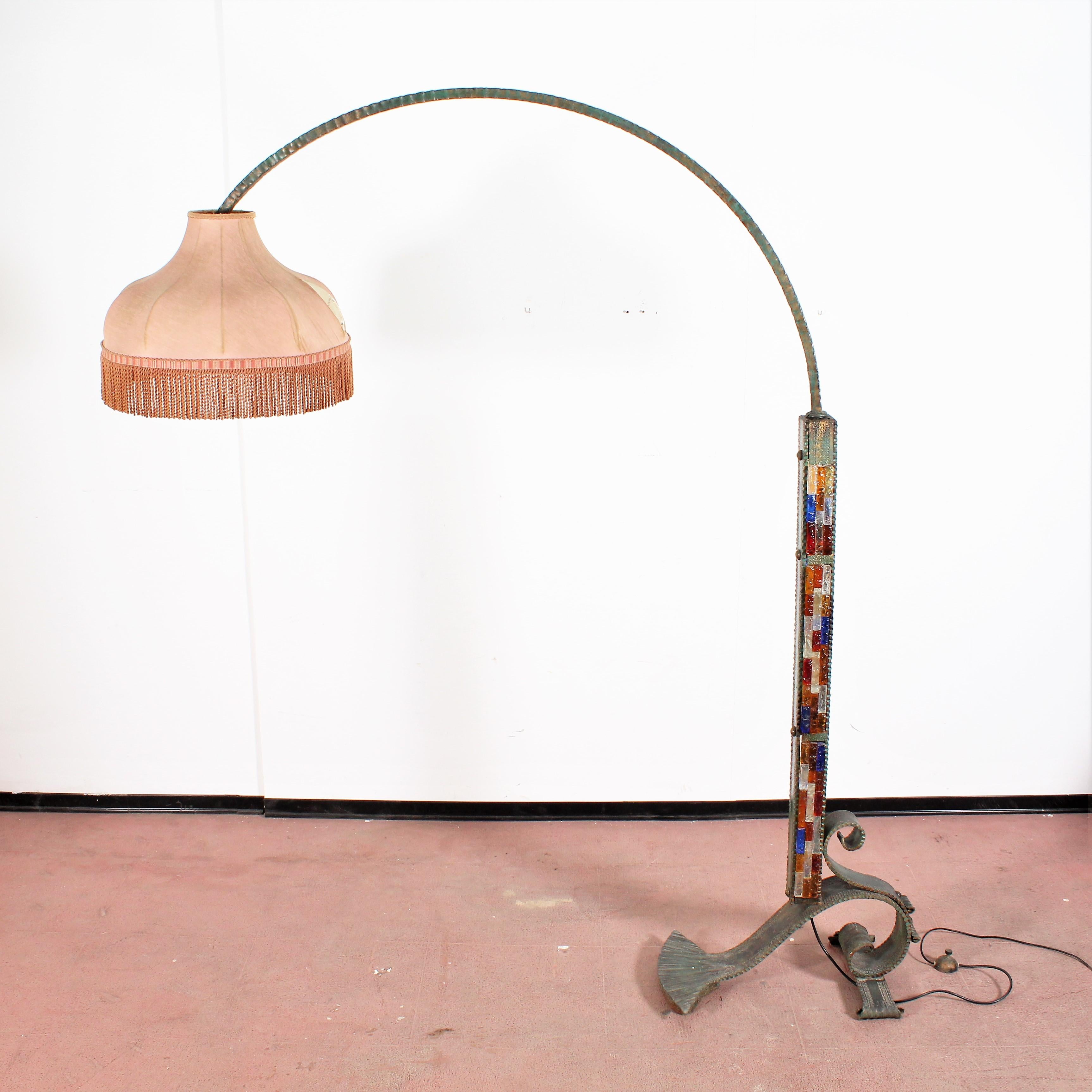 Prestigious and impressive brutalist style wrought iron floor lamp with
polychrome chiselled Murano glasses by PoliArte Venezia, 1960s. Peach-colored fabric shade. Amazing colorful light effects!
Wear consistent with age and use.