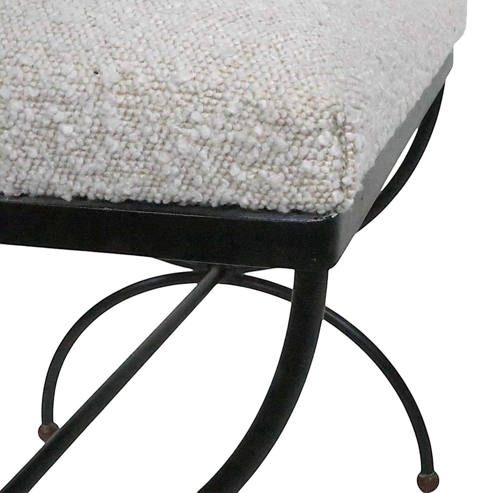 Américain Tabouret de banc en fer forgé, laiton et bouclette d'après Strapontin, vers 1950/60 en vente