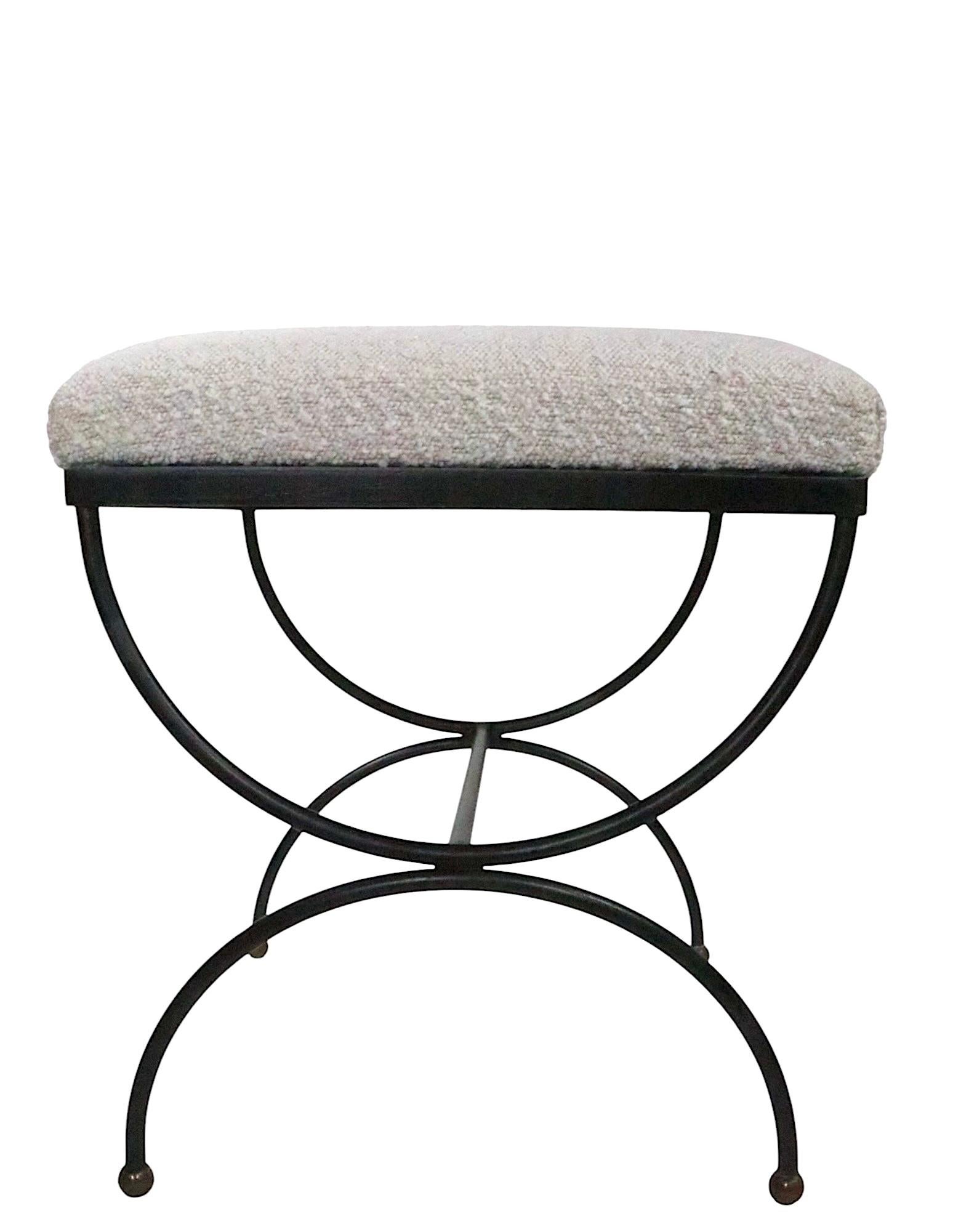 Tabouret de banc en fer forgé, laiton et bouclette d'après Strapontin, vers 1950/60 en vente 2