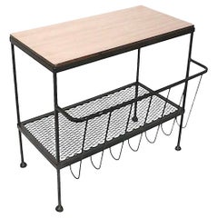 Tavolino da salotto in ferro battuto di metà secolo con piano in formica, portariviste di Troy Sunshade