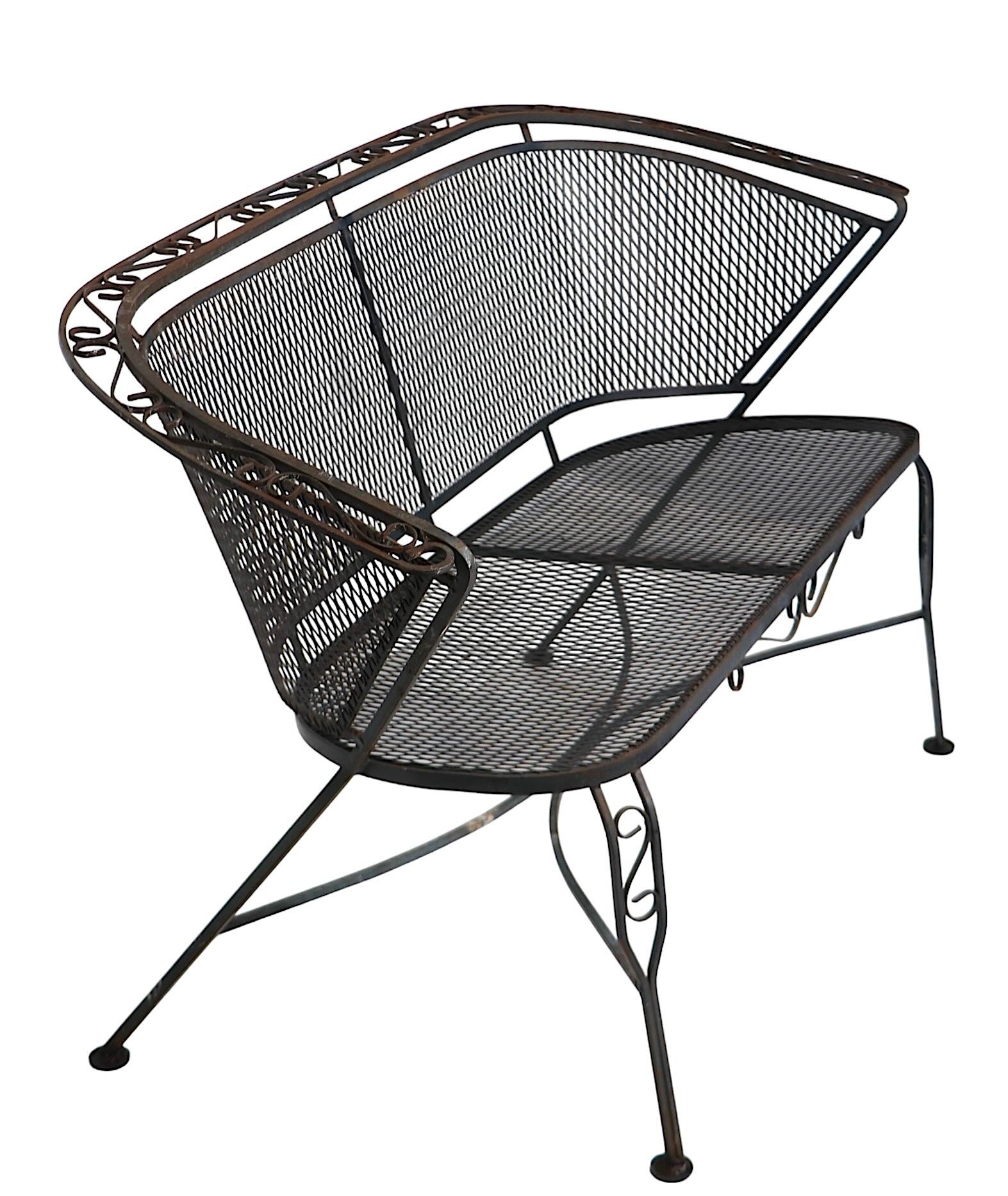 Américain Fer forgé Mid Century Garden Patio Poolside  Settee de Woodard en vente