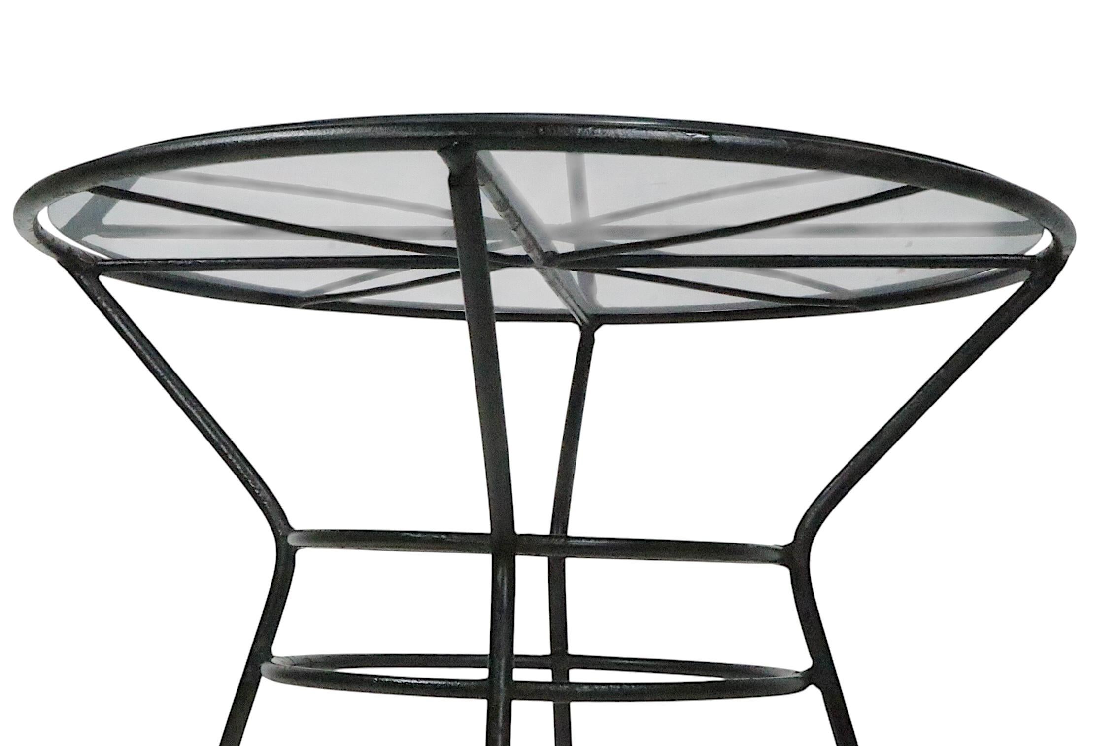 Table d'appoint en fer forgé du milieu du siècle pour le jardin, le patio et la piscine en vente 3