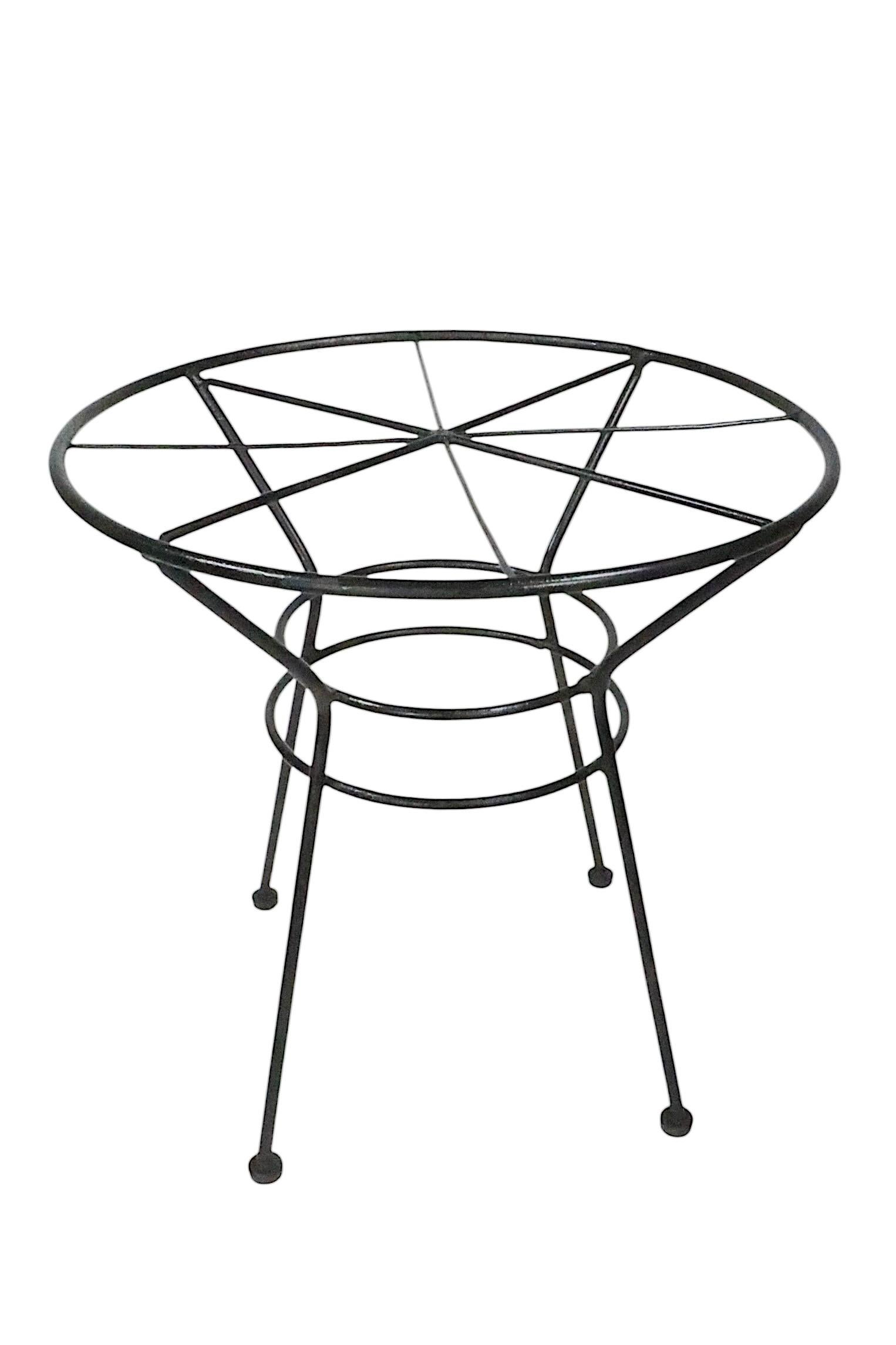 Table d'appoint en fer forgé du milieu du siècle pour le jardin, le patio et la piscine en vente 5