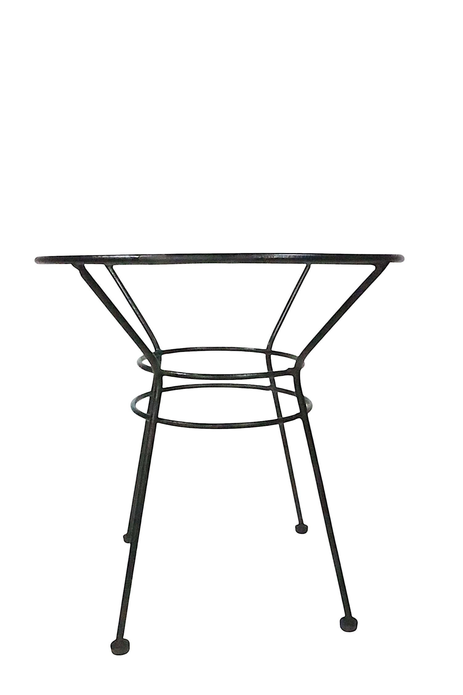 Table d'appoint en fer forgé du milieu du siècle pour le jardin, le patio et la piscine en vente 7