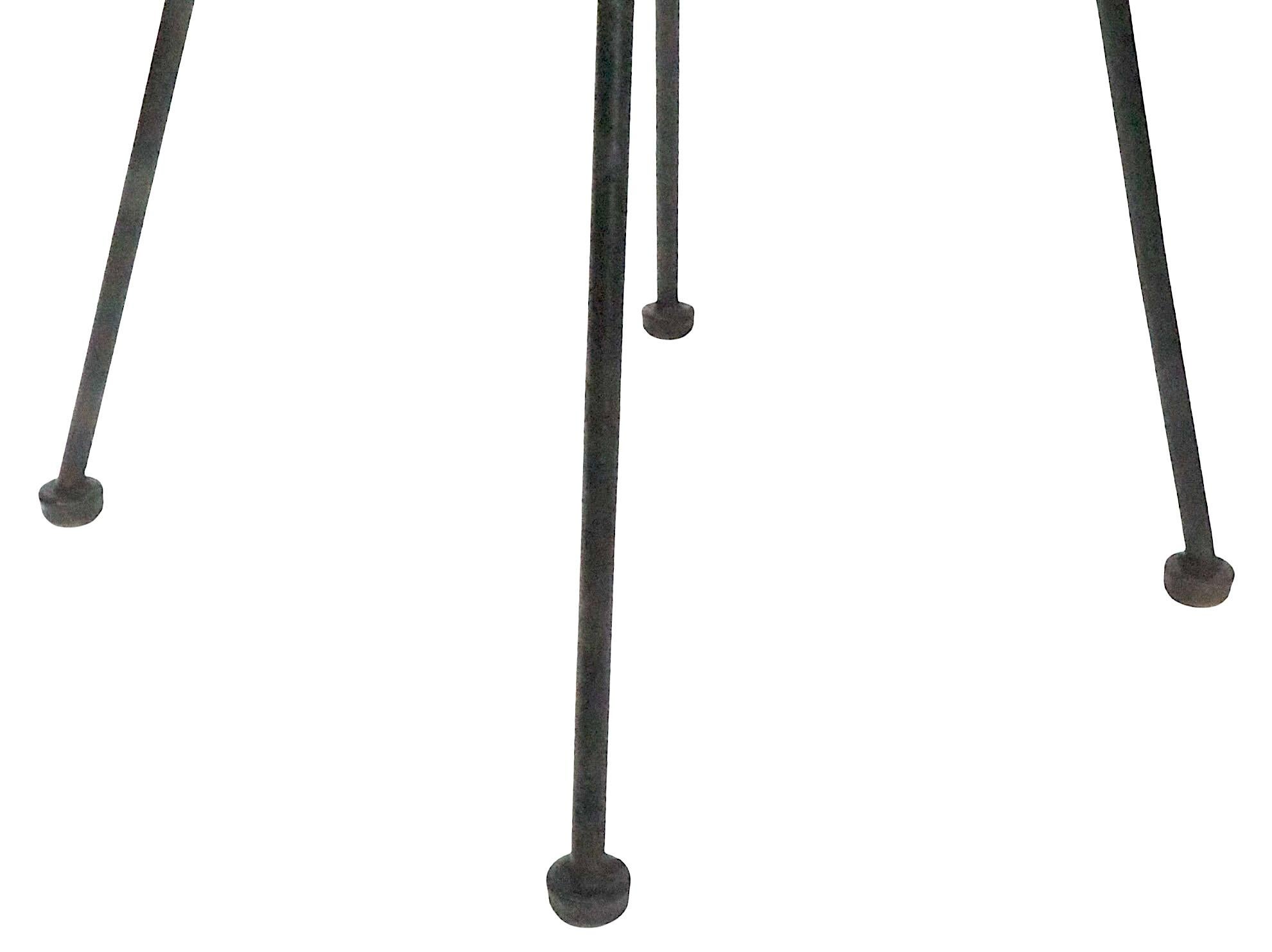 Table d'appoint en fer forgé du milieu du siècle pour le jardin, le patio et la piscine en vente 10