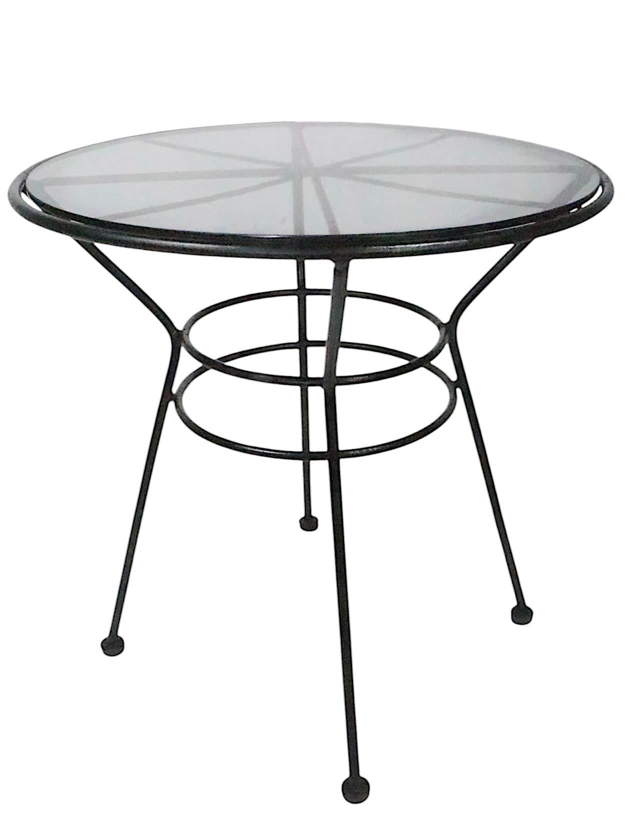 Table d'appoint en fer forgé du milieu du siècle pour le jardin, le patio et la piscine en vente 1