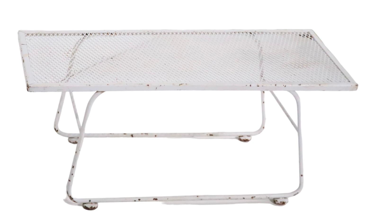 Midcentury Wrought Iron Garden Patio Poolside Table Att. to Woodard In Good Condition For Sale In New York, NY