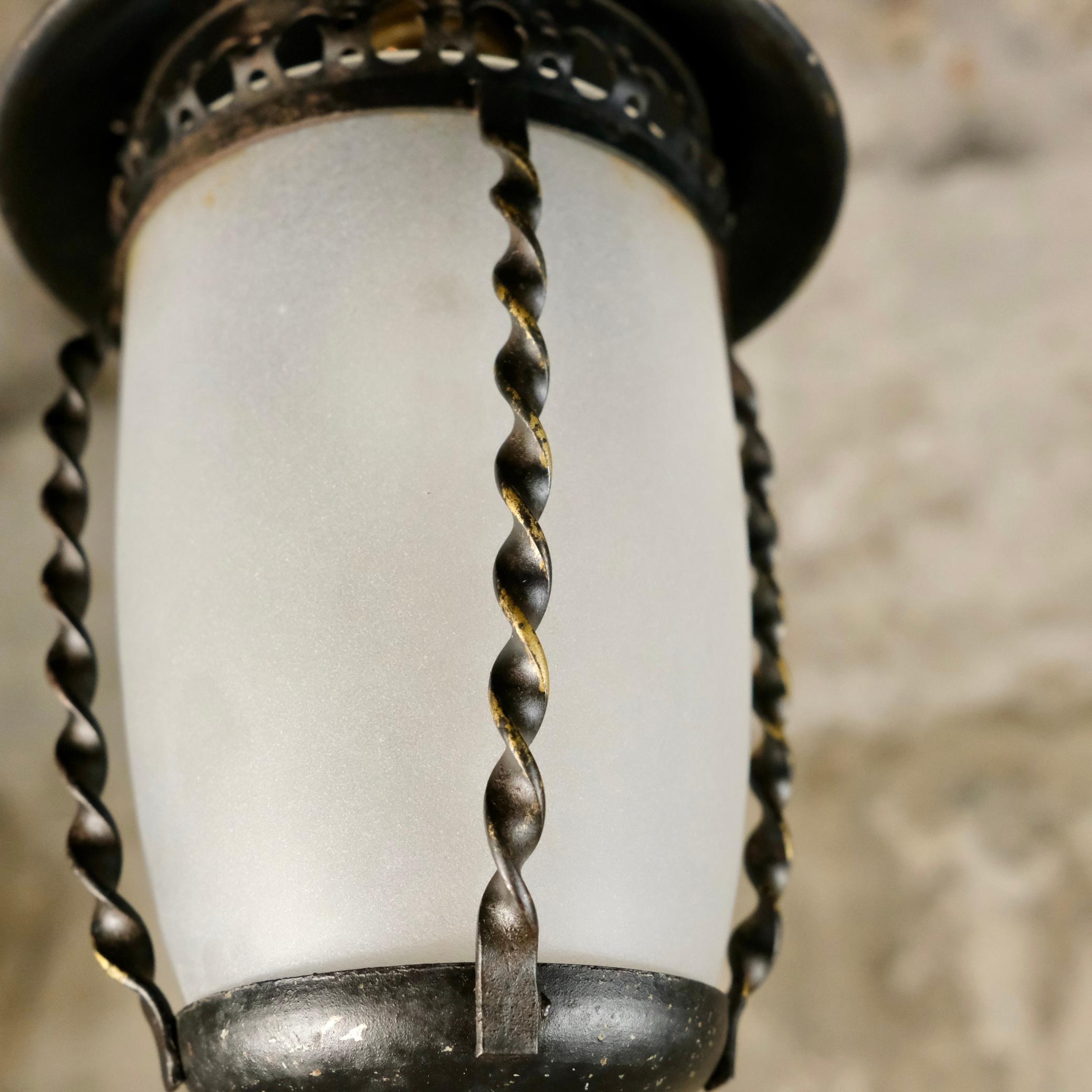 Farol de hierro forjado de mediados de siglo, Francia, años 50 en venta 4