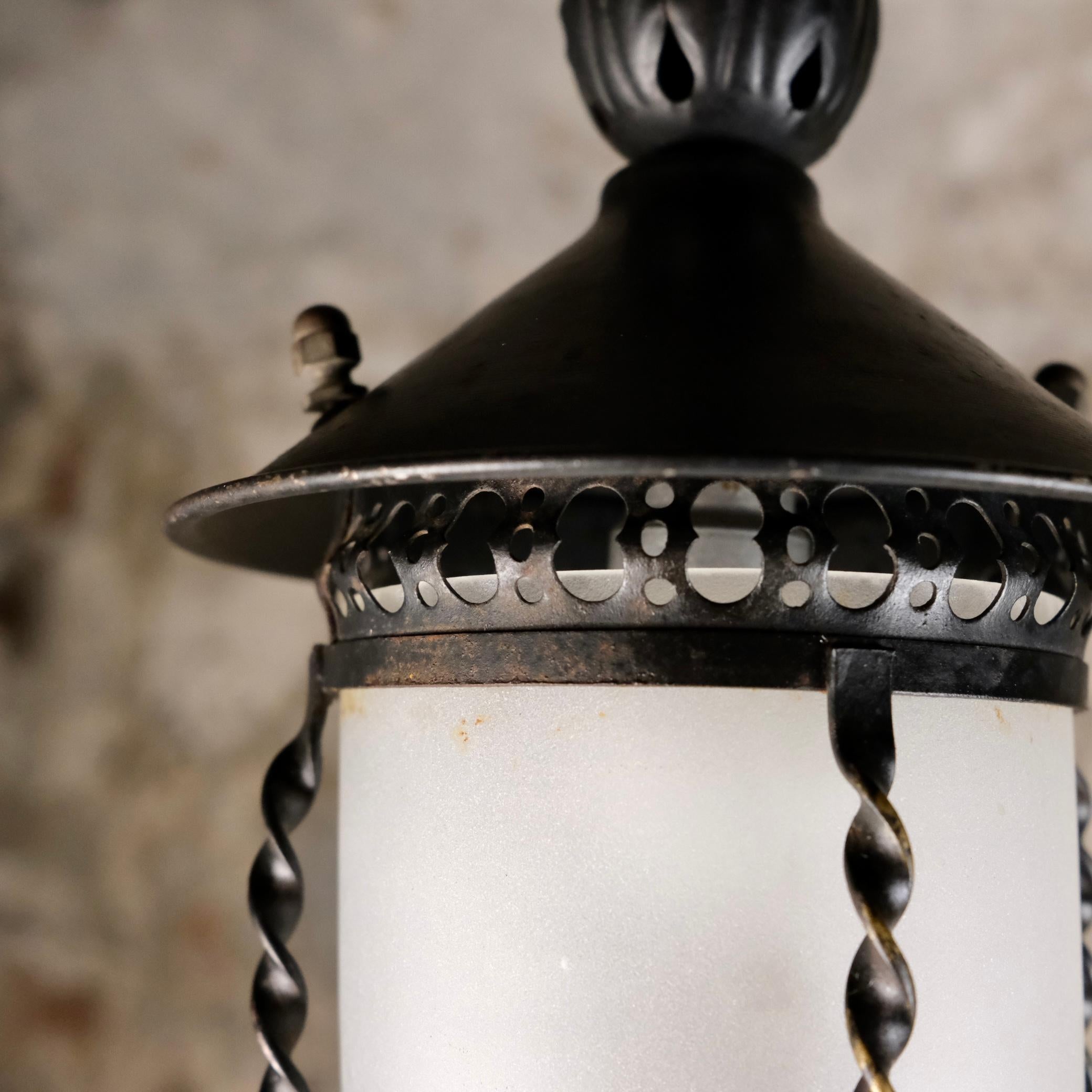 Farol de hierro forjado de mediados de siglo, Francia, años 50 en venta 2