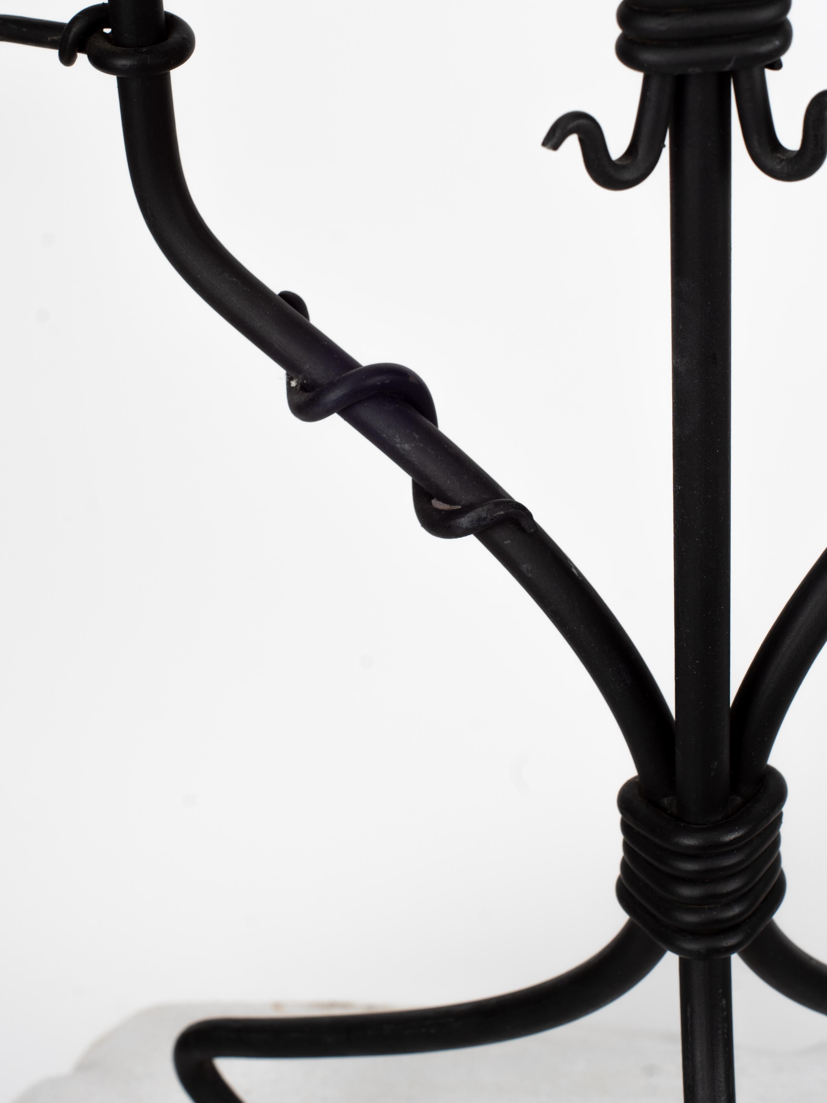 Candelabro medievale in ferro battuto di metà secolo In condizioni buone in vendita a Fort Collins, CO