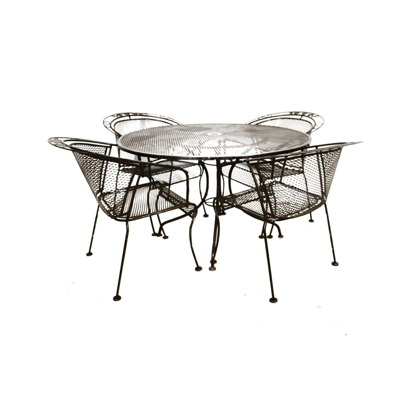 Midcentury Wrought Iron Patio Set in the Style of Russell Woodard In Good Condition In Baltimore, MD