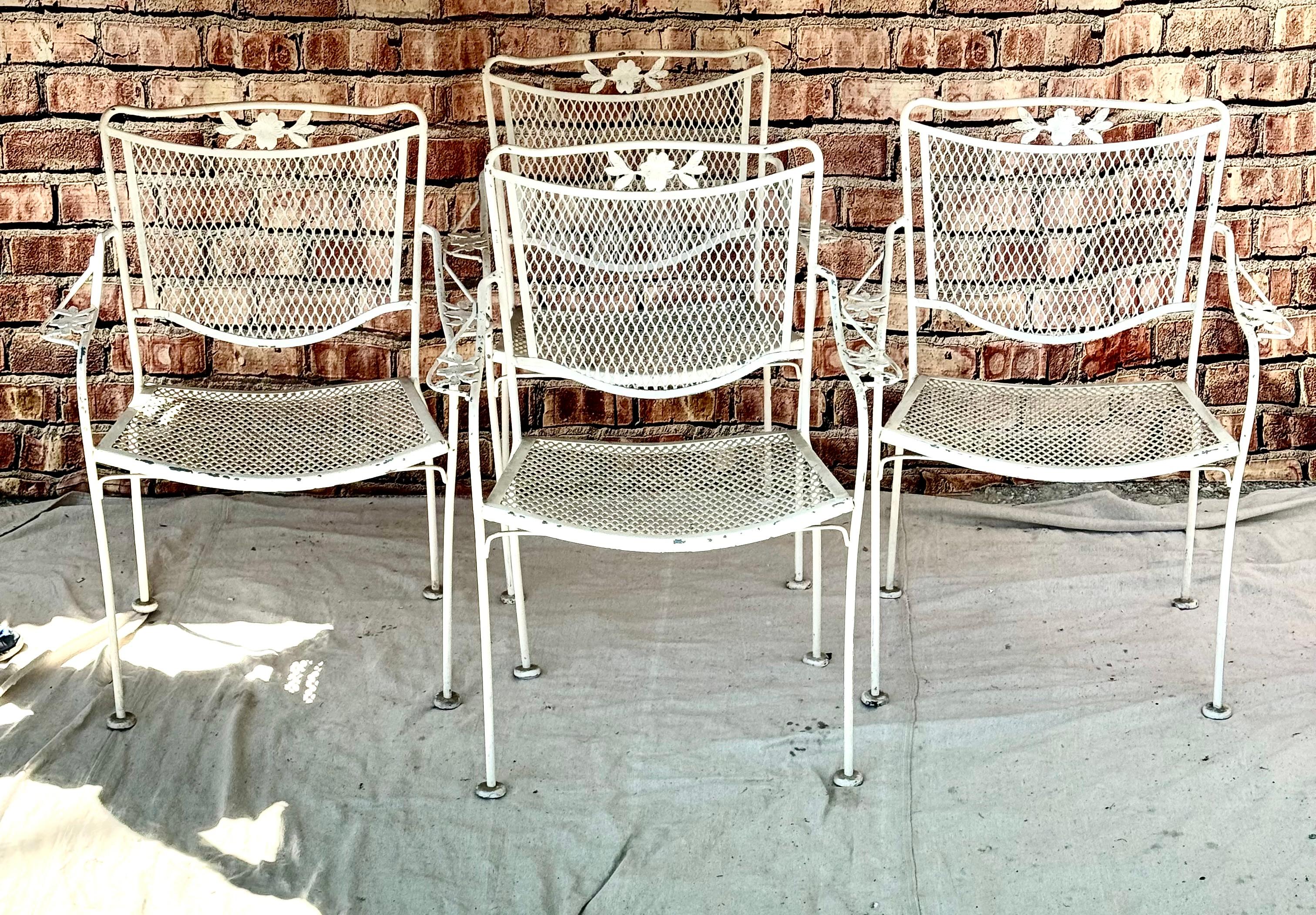 Mid-Century Wrought Iron Patio Table And Four Chairs For Sale 4