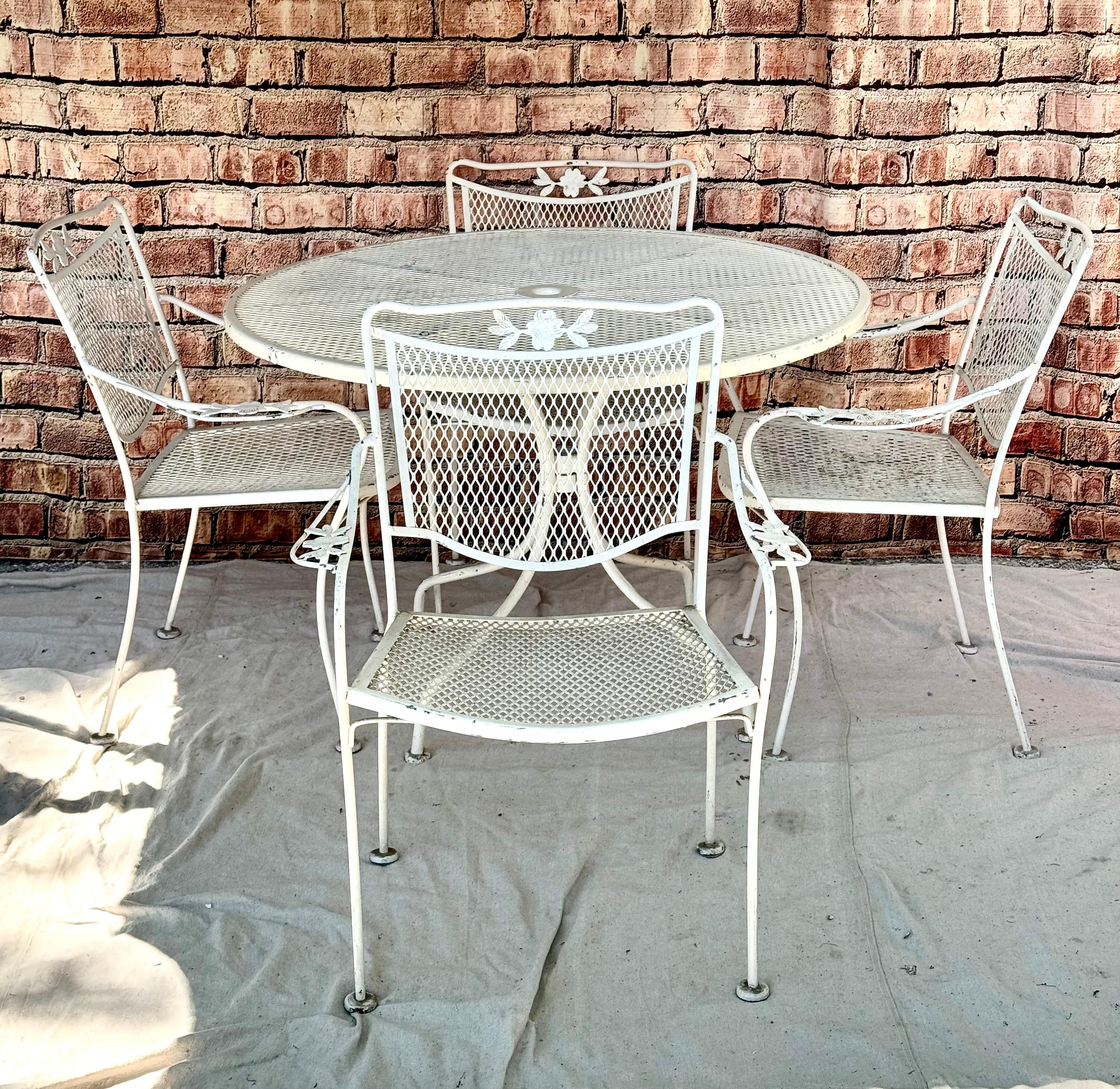 American Mid-Century Wrought Iron Patio Table And Four Chairs For Sale