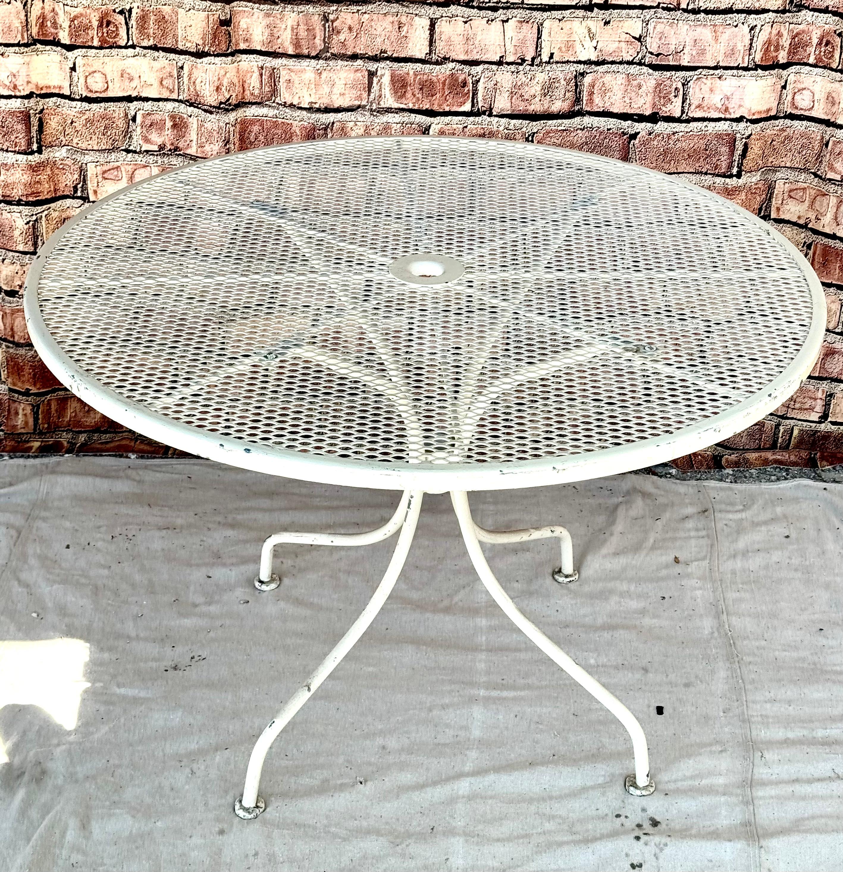 20th Century Mid-Century Wrought Iron Patio Table And Four Chairs For Sale