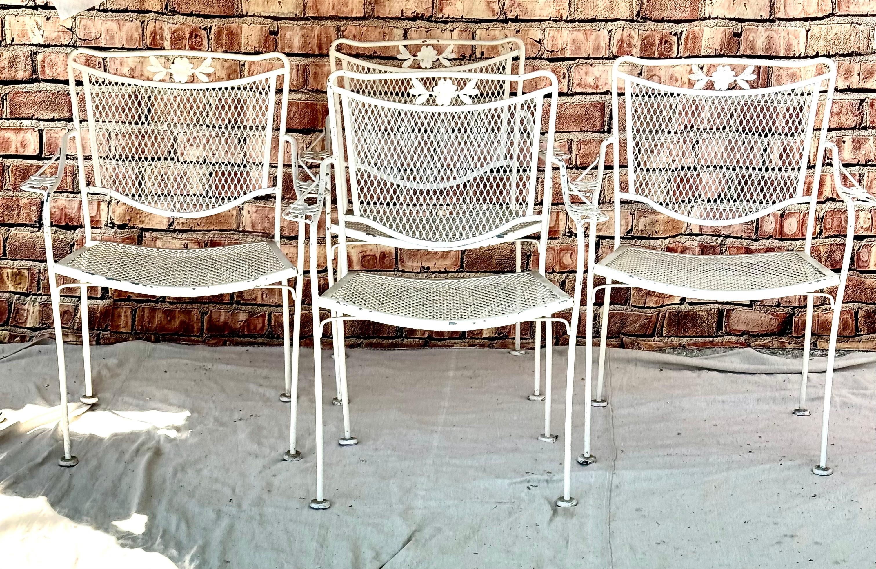 Mid-Century Wrought Iron Patio Table And Four Chairs For Sale 3