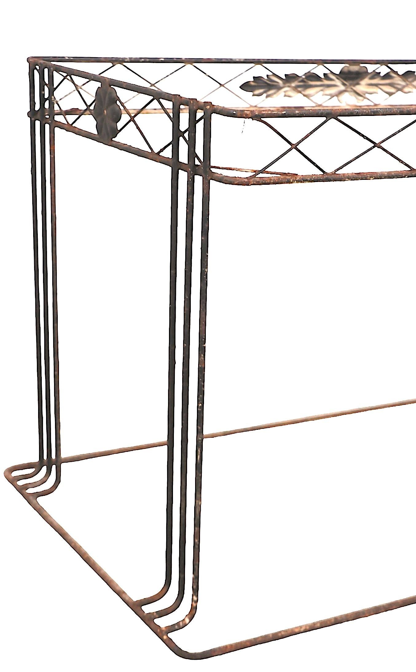 Plante en fer forgé du milieu du siècle  Table de rempotage avec plateau amovible A.I.C. c. 1950 en vente 6