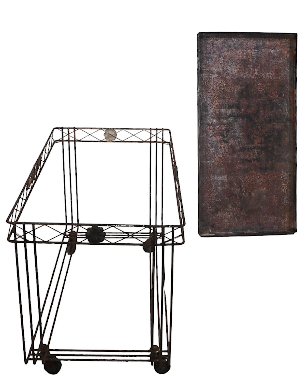 Table à plantes en fer forgé du milieu du siècle dernier avec plateau à plateau amovible, années 1950 en vente 4
