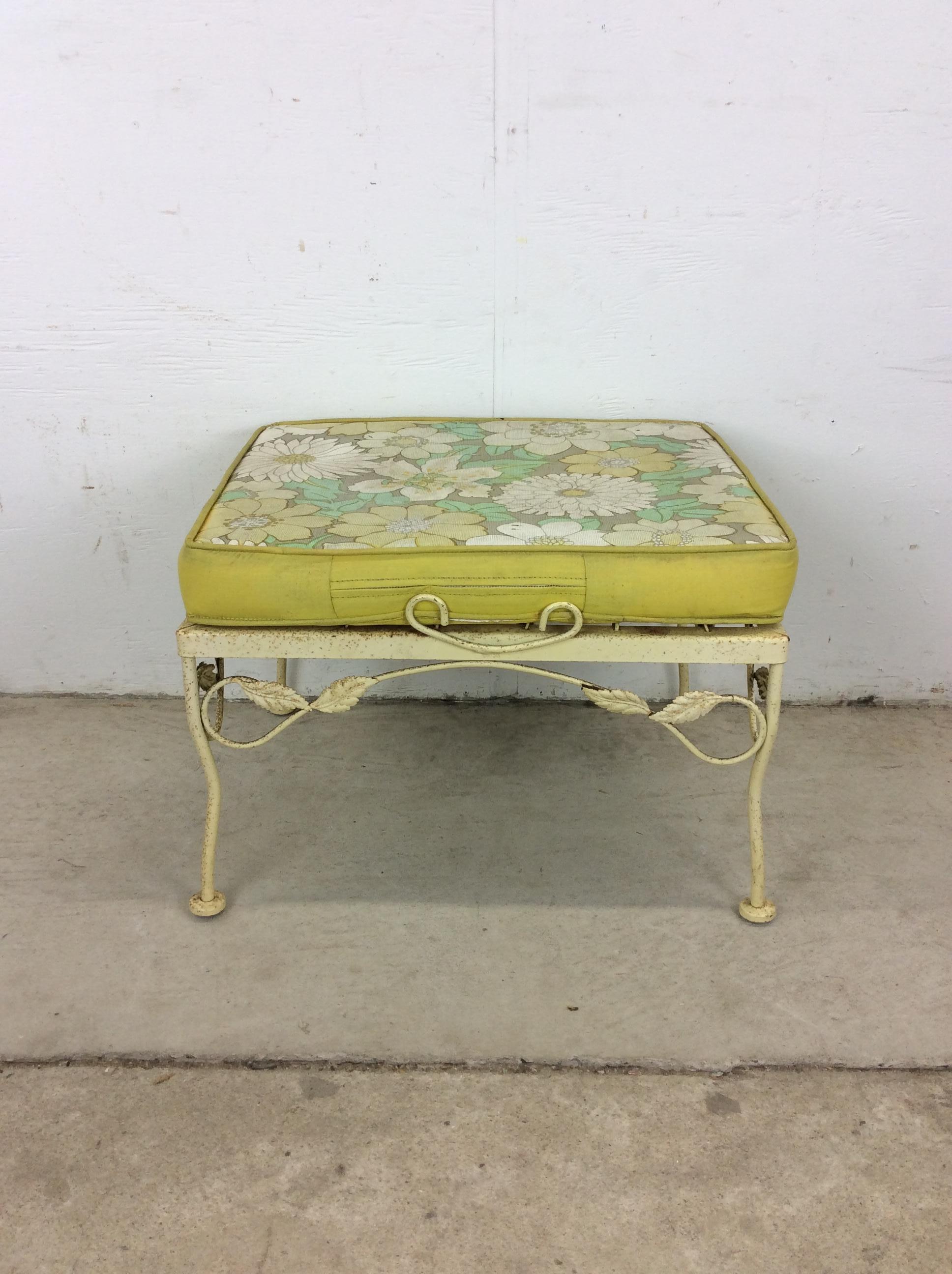 Chaise de patio pivotante en fer forgé du milieu du siècle dernier avec ottoman en vente 8