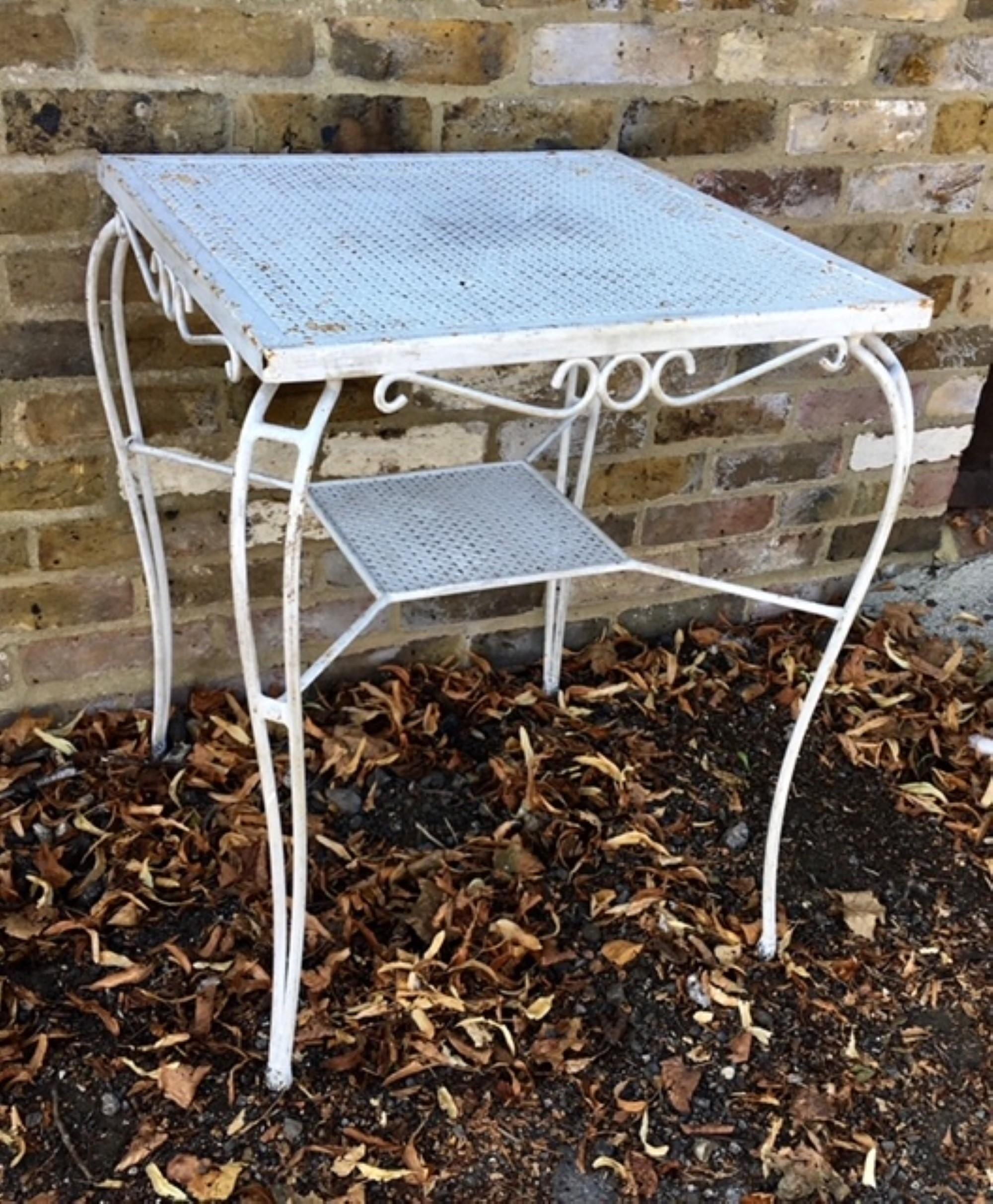 Mid-Century Wrought Iron White Garden / Bistro Table, 1950s, French      In Good Condition For Sale In Richmond, Surrey
