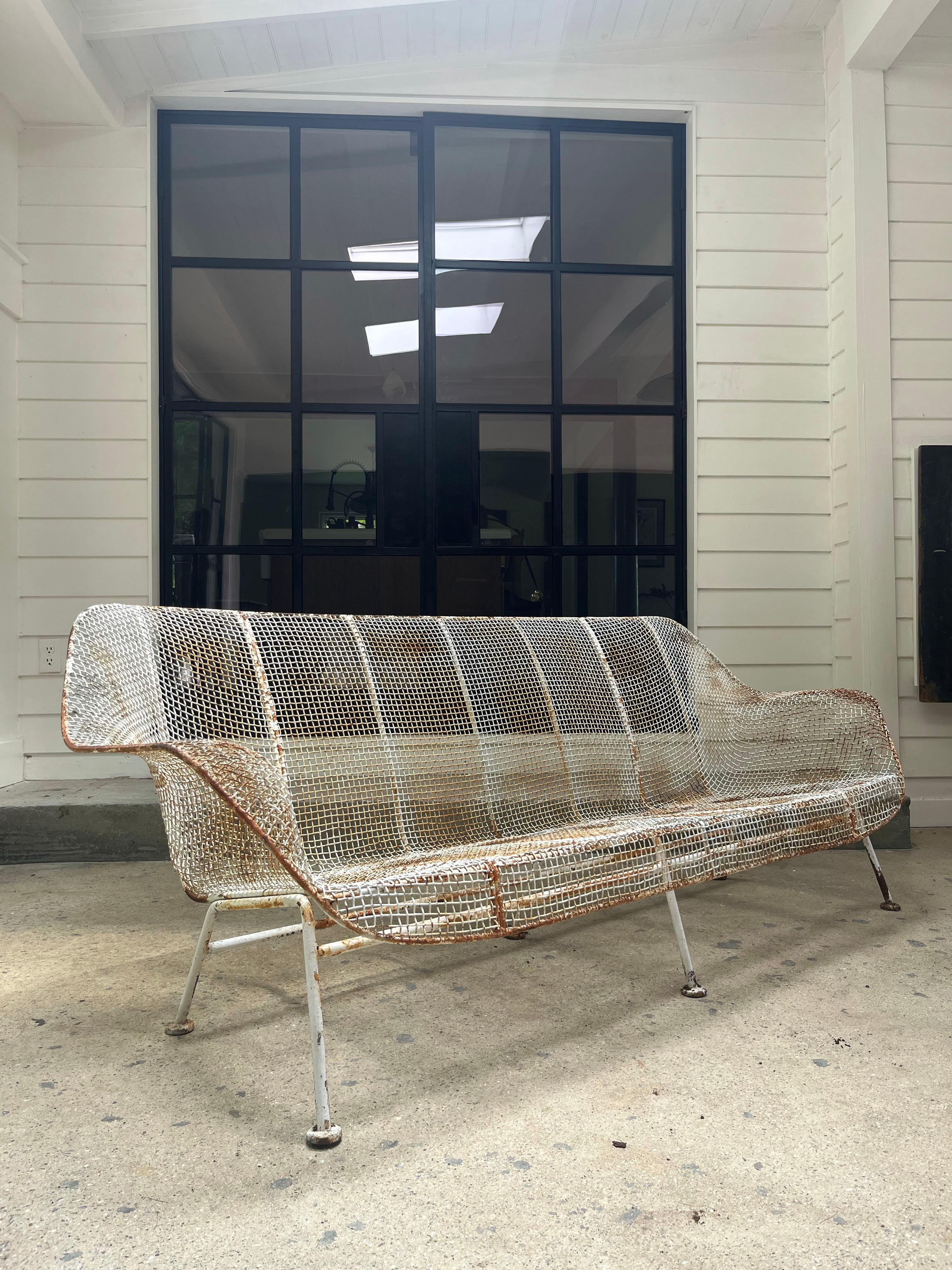 Mid Century wrought iron Woodard 'Sculptura' 3 seater sofa In Fair Condition In Asheville, NC