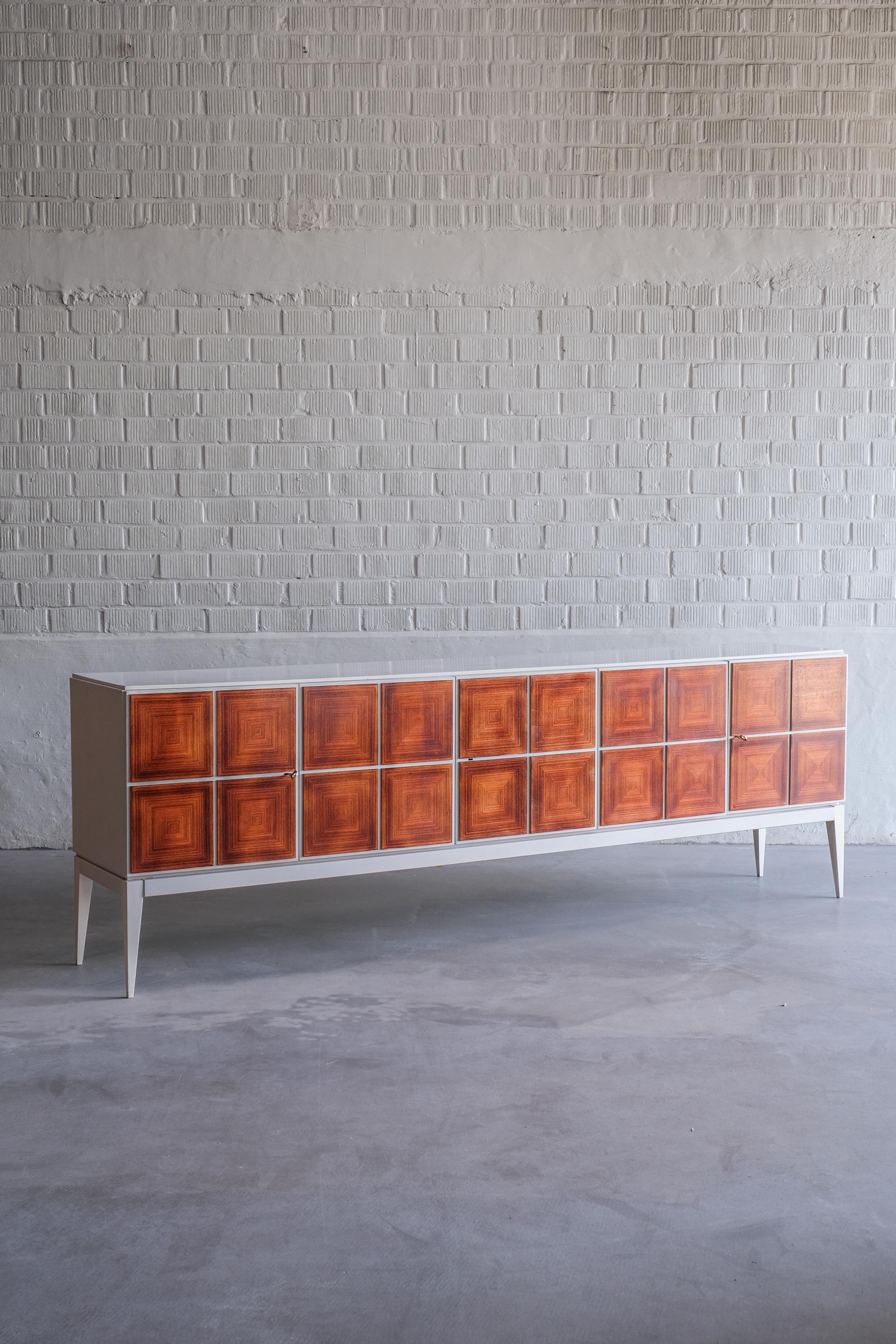 This XL sideboard is one of a kind due to his length.
The fine base and beautiful finished sideboard doors makes this a unique find. 