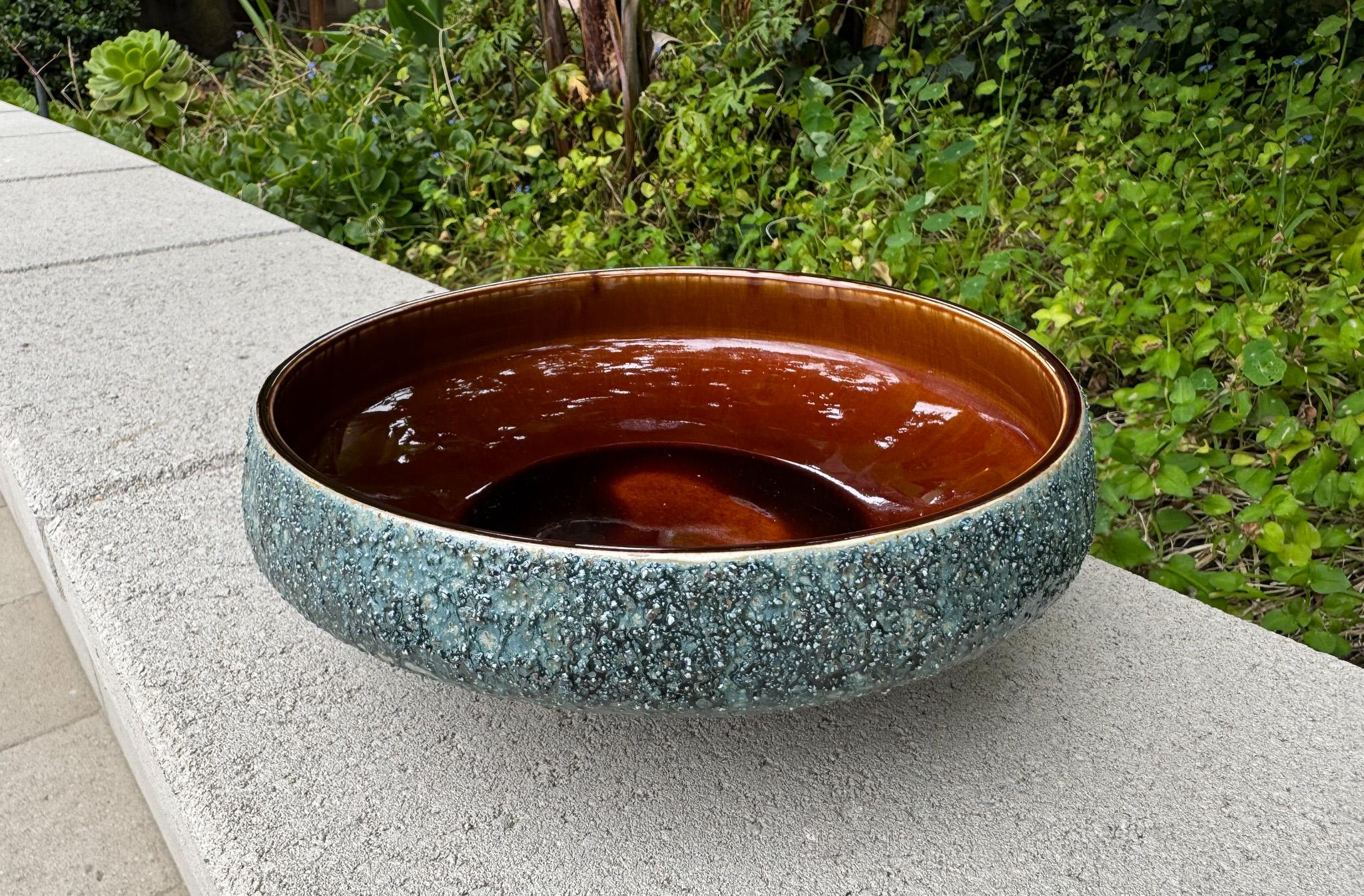 Fioriera Ikebana in ceramica con smalto lavico Yamasan di metà secolo, Giappone, 1960 ca. in vendita 6