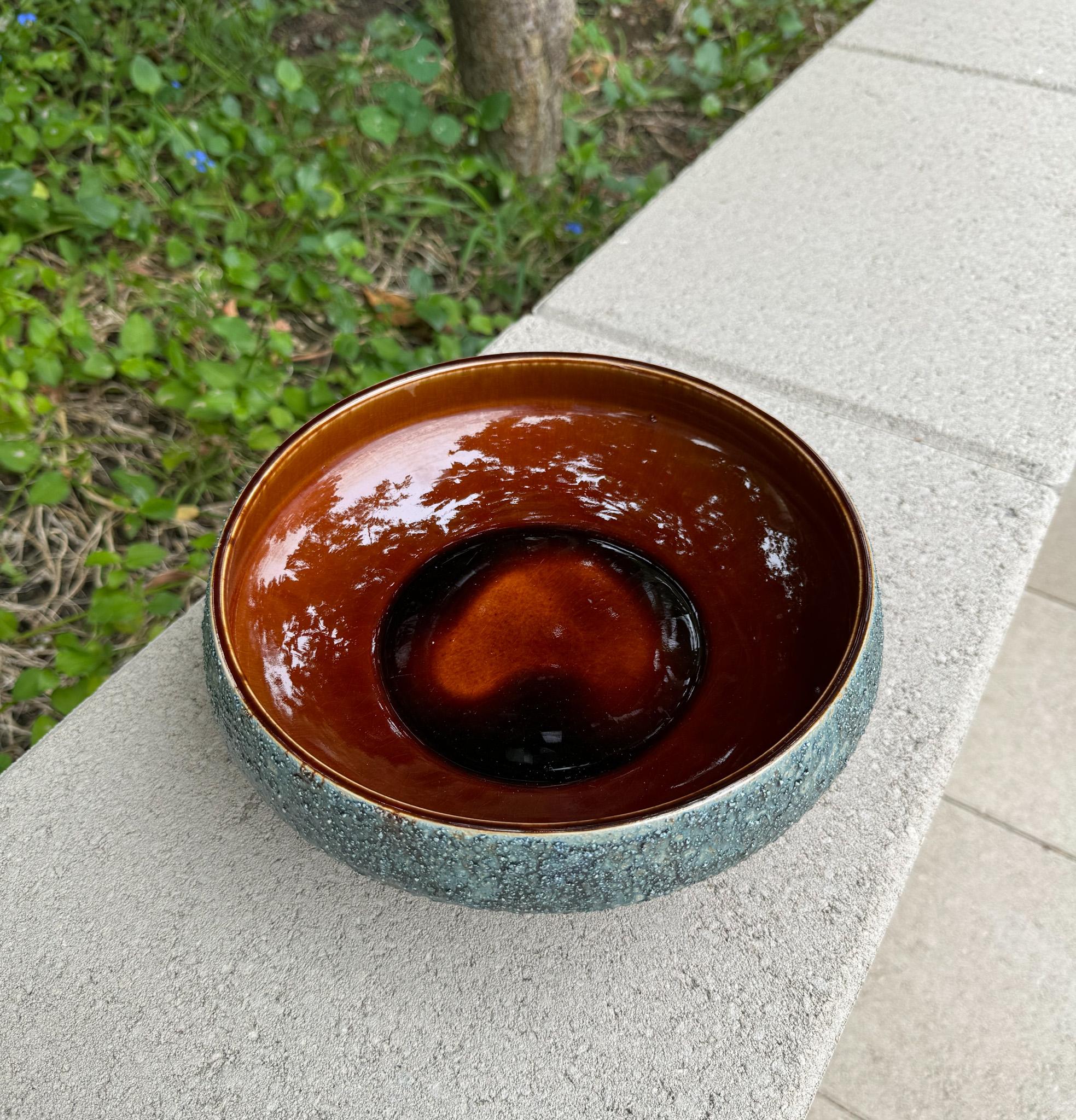 Fioriera Ikebana in ceramica con smalto lavico Yamasan di metà secolo, Giappone, 1960 ca. in vendita 7