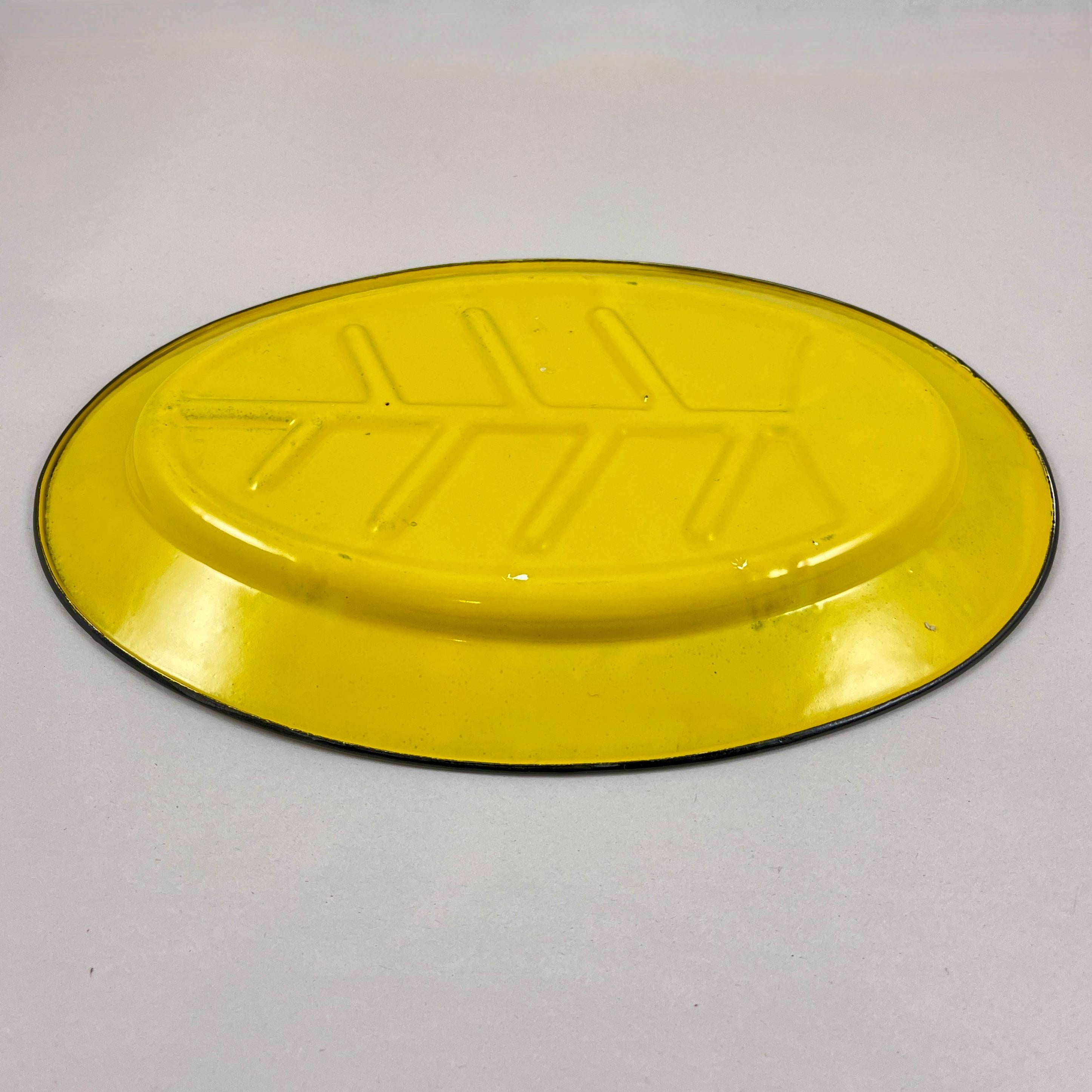 Assiettes à steak en acier émaillé jaune du milieu du siècle dernier, lot de 4 en vente 2