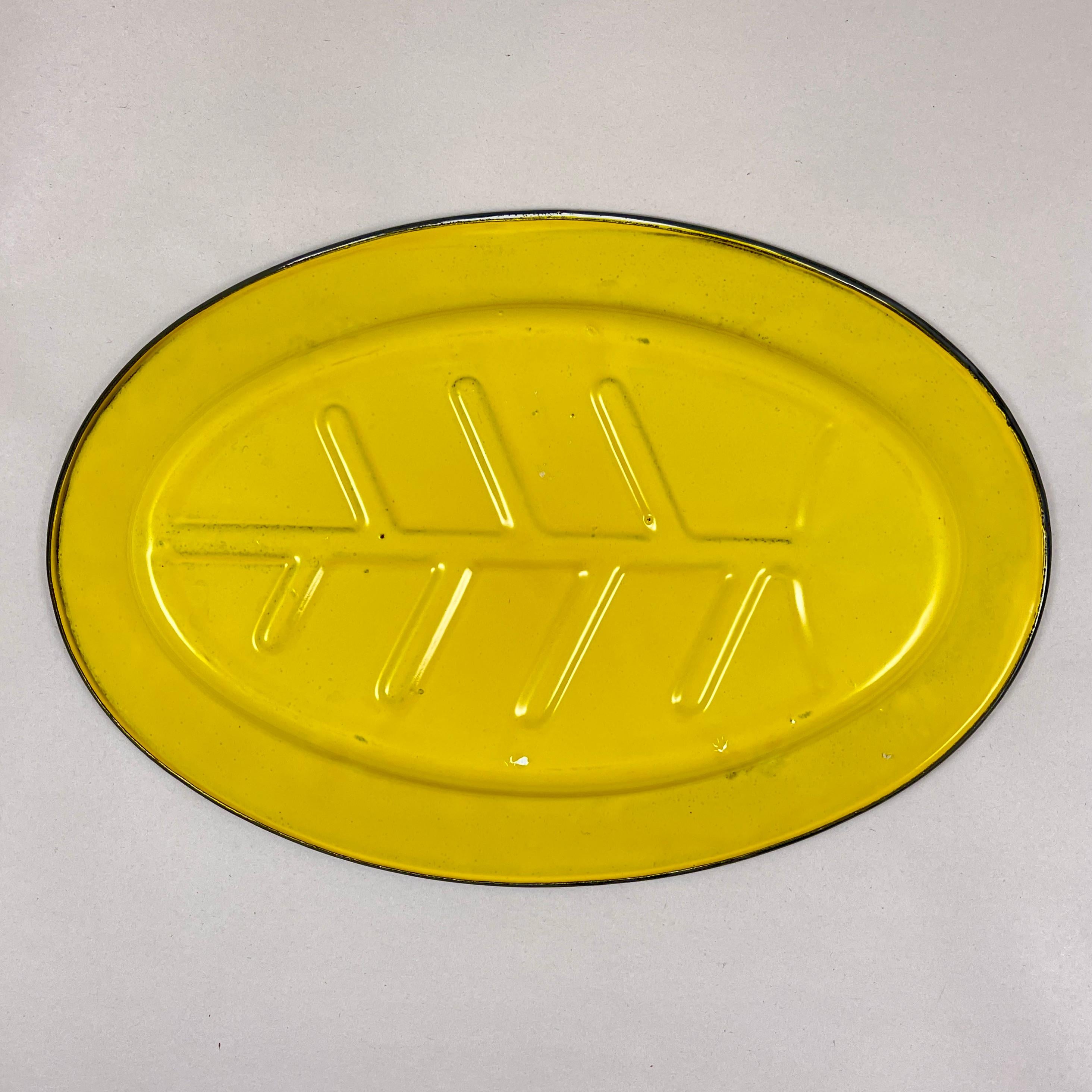 Assiettes à steak en acier émaillé jaune du milieu du siècle dernier, lot de 4 en vente 1