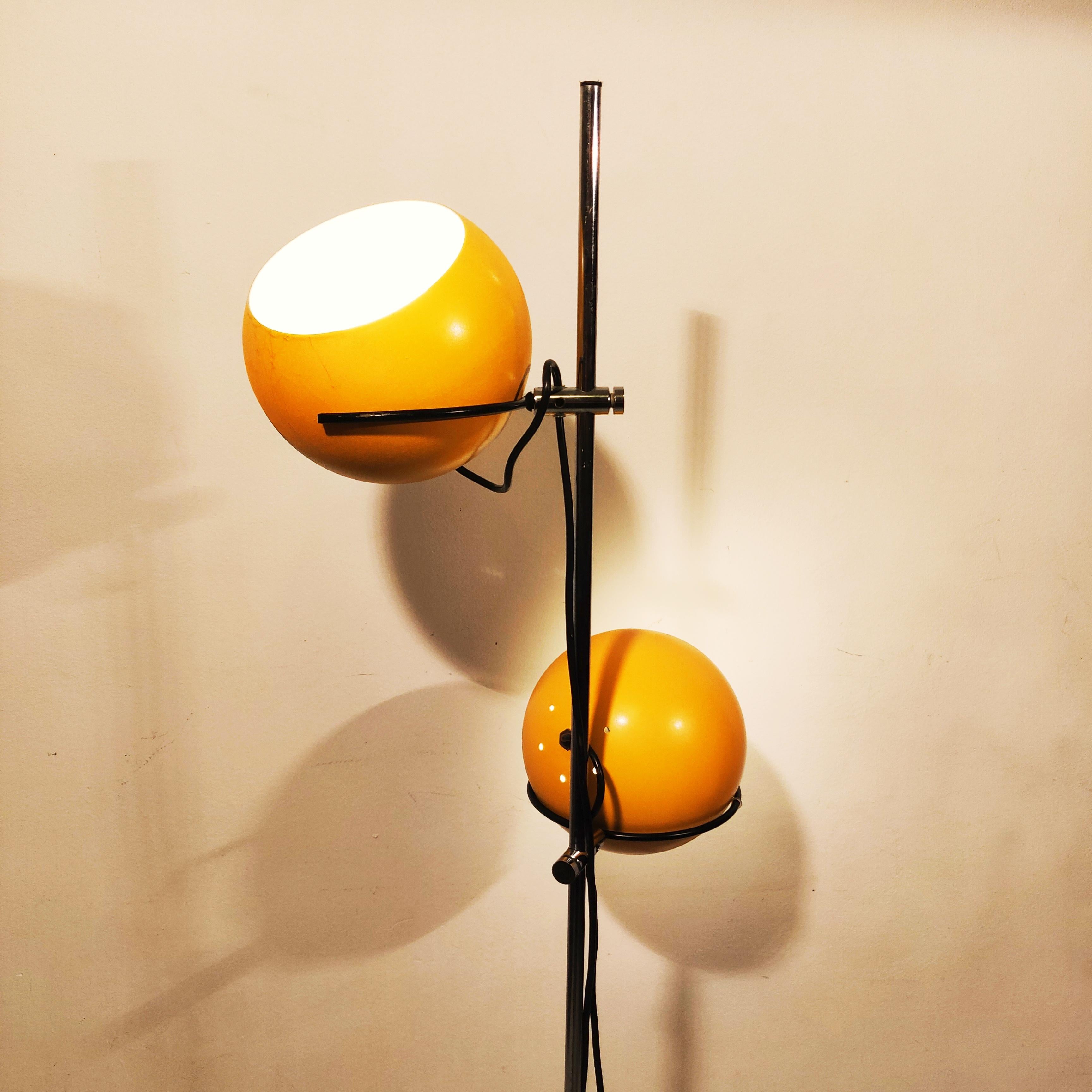 Mid Century Yellow Eyeball Floor Lamp, 1960s In Good Condition In MIJDRECHT, NL