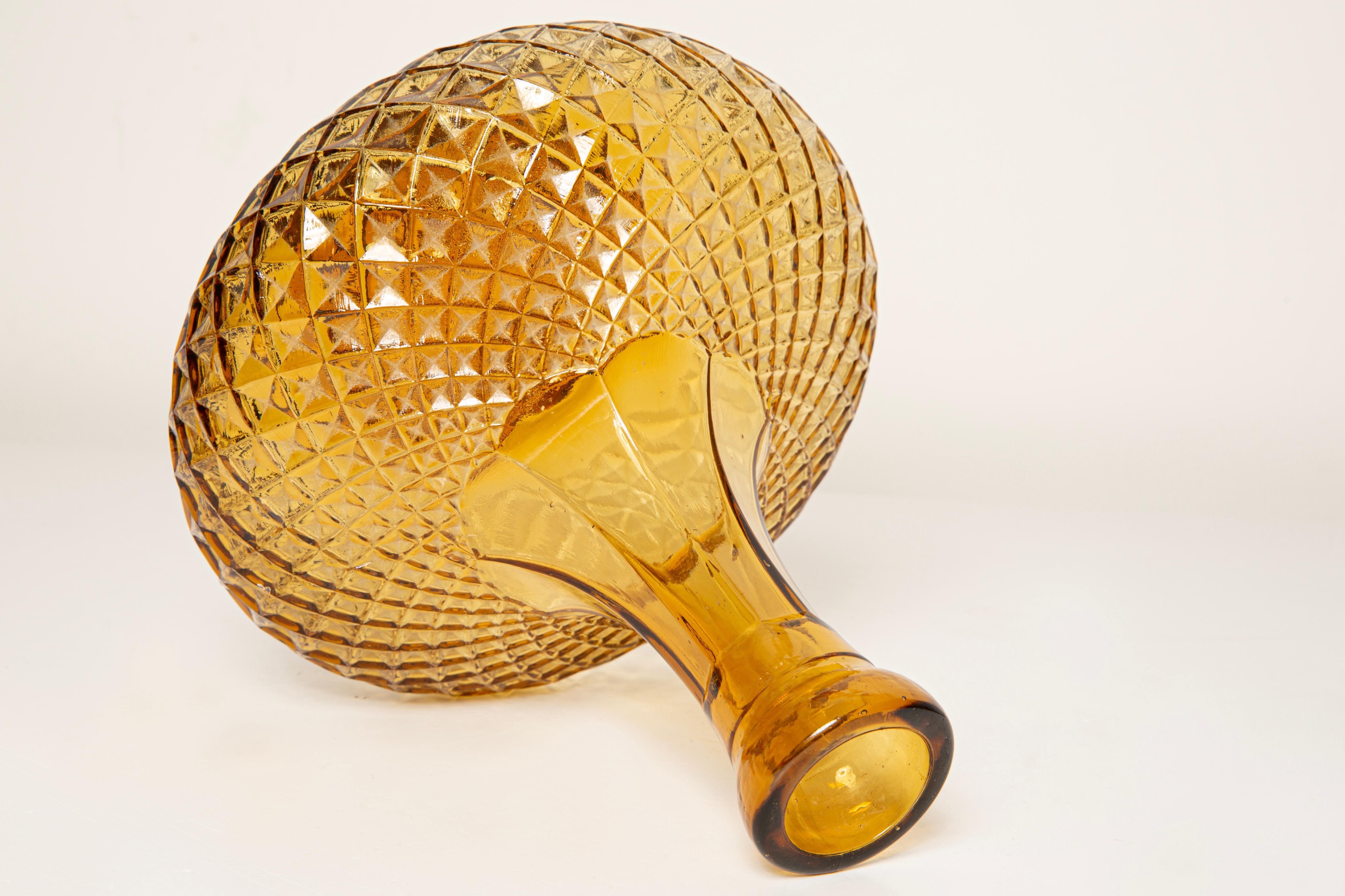 Gelbe Glasflasche mit Stopfen aus der Mitte des Jahrhunderts, Italien, 1960er Jahre im Angebot 4