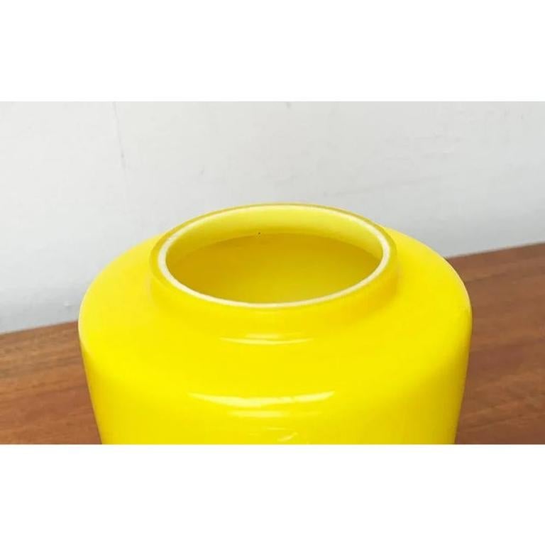 Lámpara de sobremesa de cristal amarillo de mediados de siglo Model 120 de Uno & Östen Kristiansson, Años 50 en venta 3